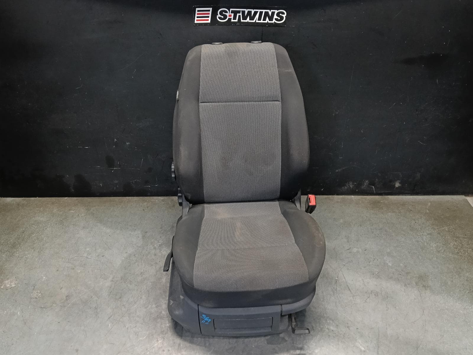 Used auto part listing image: 2019 VOLKSWAGEN CADDY FRONT SEAT RH FRONT, 2KN, 07/15-02/21 0000416062
