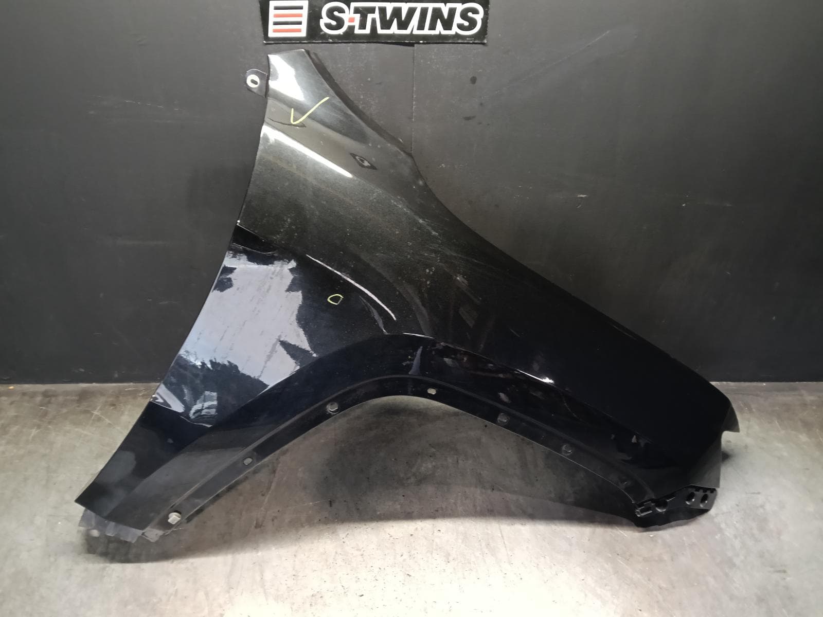 Used auto part listing image: 2014 JEEP GRANDCHEROKEE RIGHT GUARD WK, NON PAINTED FLARE, 04/13-02/22 0000416116