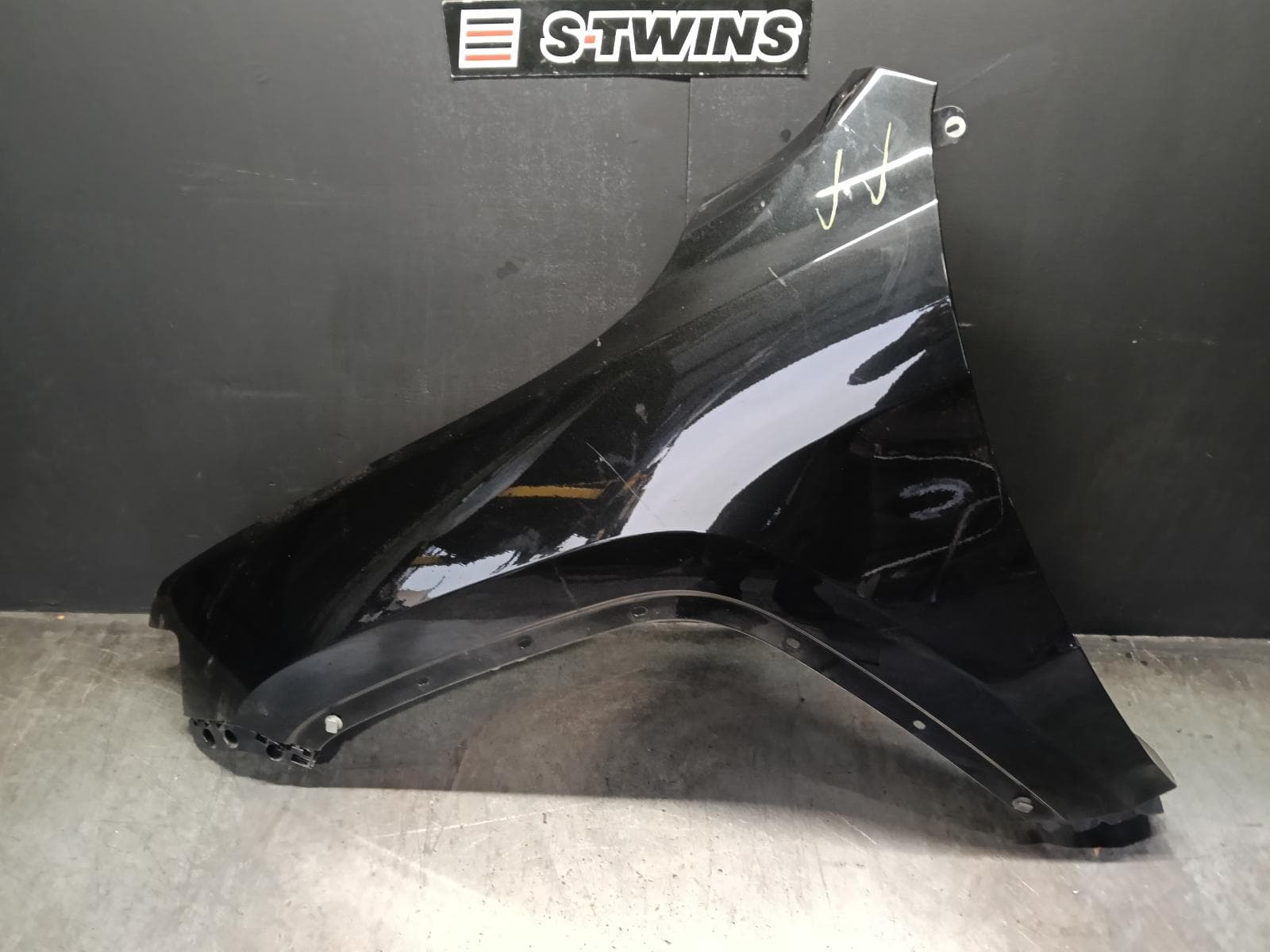 Used auto part listing image: 2014 JEEP GRANDCHEROKEE LEFT GUARD WK, NON PAINTED FLARE, 04/13-02/22 0000416115