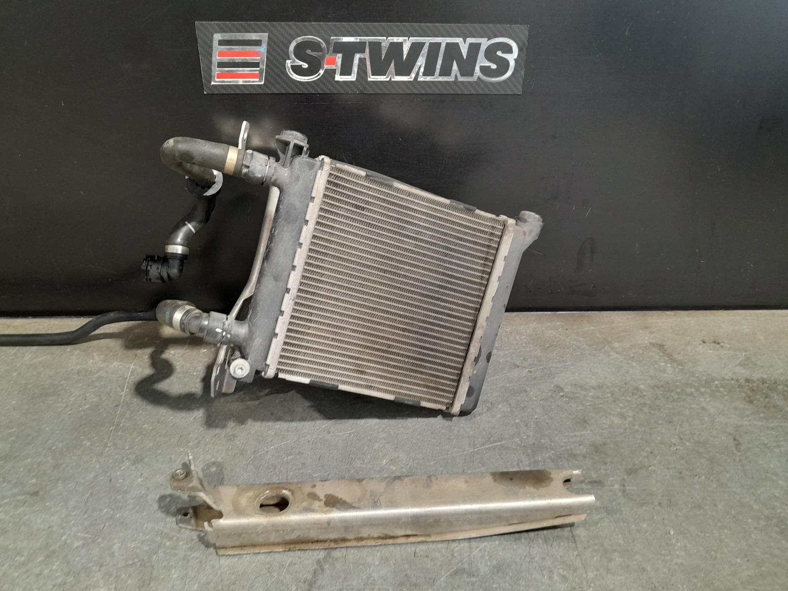 Used auto part listing image: 2020 BMW X1 RADIATOR SECONDARY RADIATOR (IN WHEEL ARCH), 2.0, PETROL, B48O/B48C/B48D, F48, 08/15-06/22 0000195773