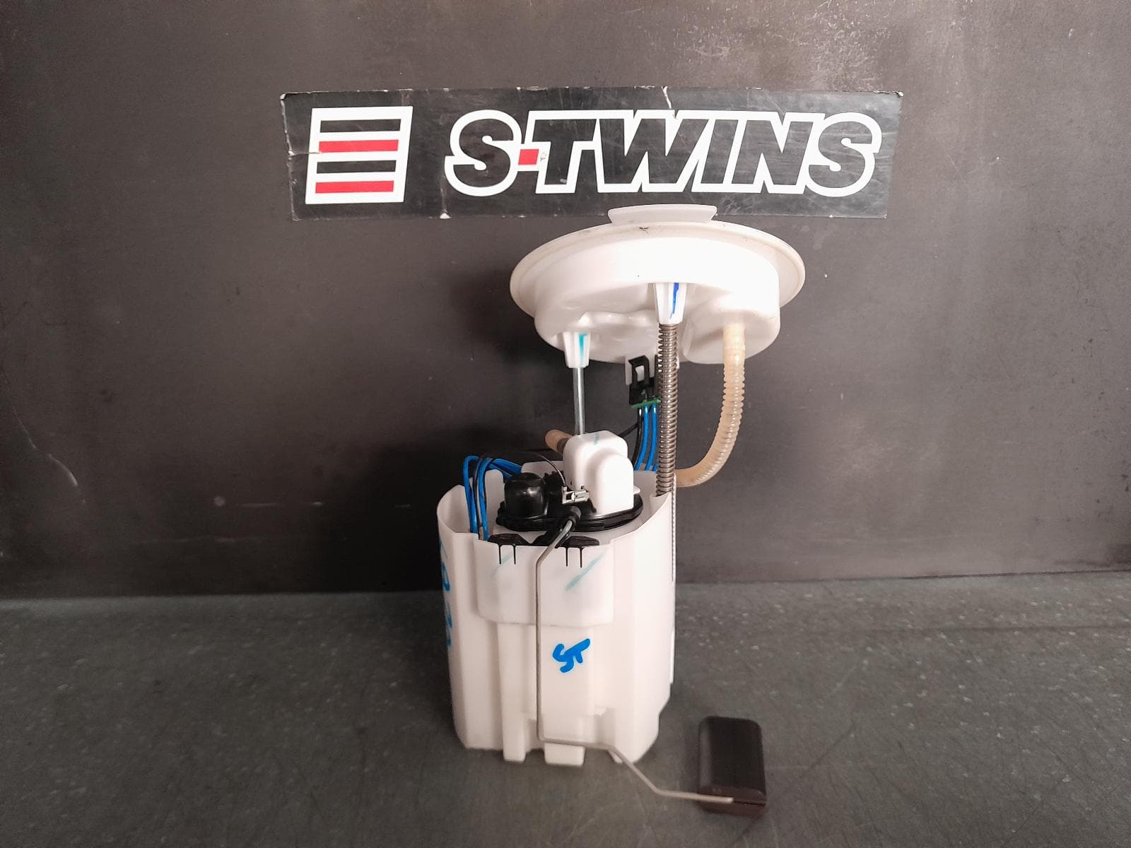 Used auto part listing image: 2022 BMW 1 SERIES FUEL PUMP PETROL, 2.0, B48D, IN TANK (PUMP & SENDER), F40, 05/19-06/24 0000334850