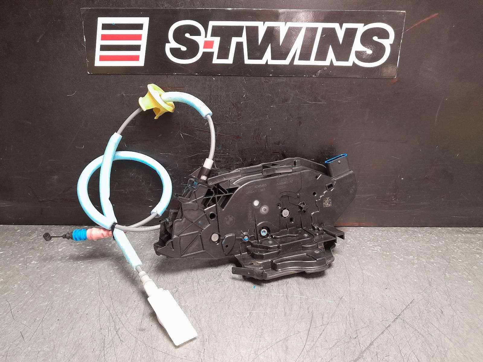 Used auto part listing image: 2022 BMW 1 SERIES DOOR BOOT GATE LOCK LEFT FRONT DOOR LOCK, W/ THEFT PROTECTION TYPE, F40, 05/19-06/24 0000371170