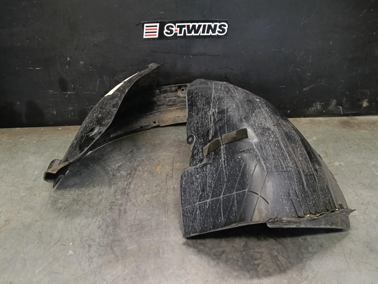 Used auto part listing image: 2019 KIA SORENTO LEFT GUARD LINER UM, FRONT, 09/17-02/20 0000414486