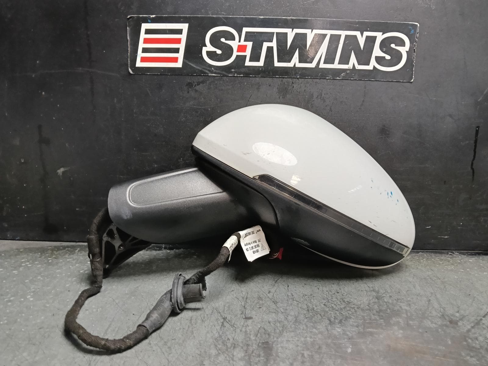 Used auto part listing image: 2015 PORSCHE MACAN LEFT DOOR MIRROR 95B, ELECTRIC FOLD TYPE, 06/14-04/21 0000416152
