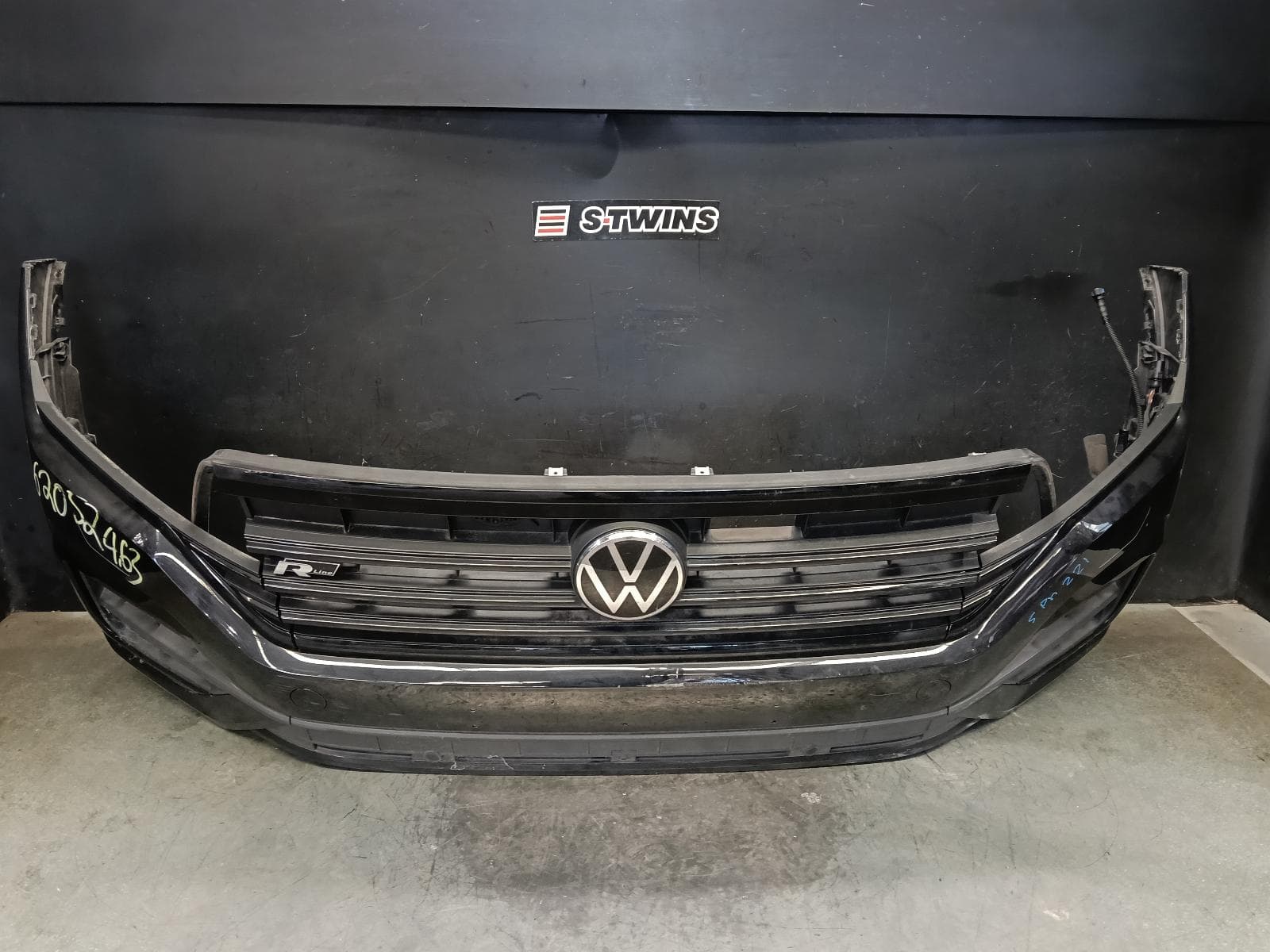 Used auto part listing image: 2021 VOLKSWAGEN TOUAREG FRONT BUMPER CR, BUMPER BAR, W/ H/LAMP WASHER TYPE, R-LINE, 07/20-08/23 0000416175