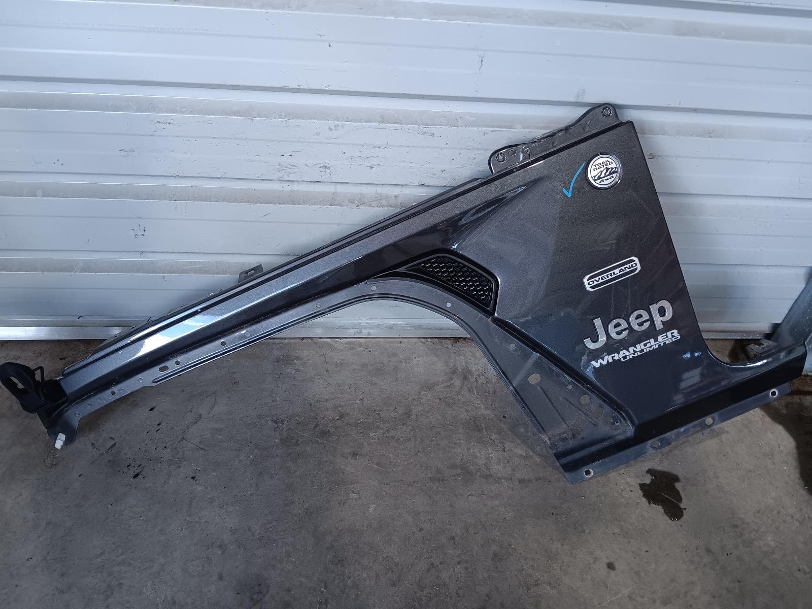 Used auto part listing image: 2020 JEEP WRANGLER LEFT GUARD JL, 08/18- 0000359043