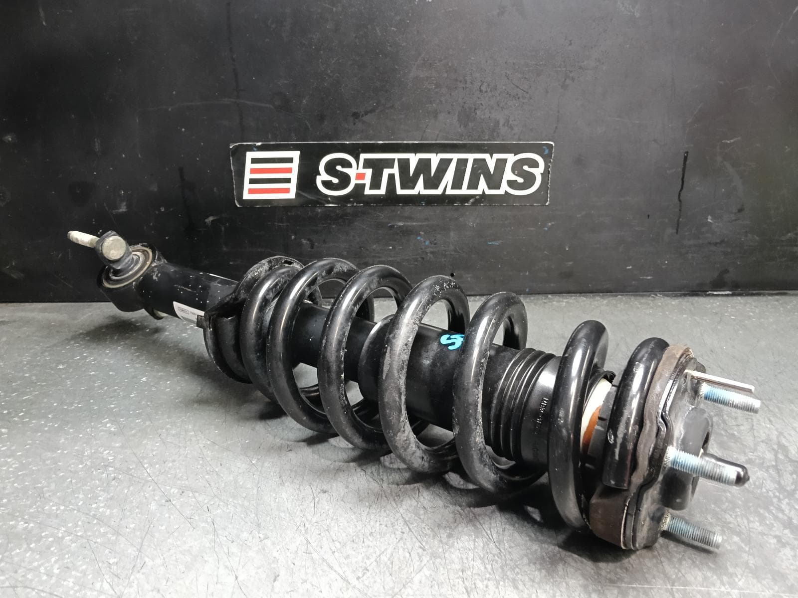 Used auto part listing image: 2024 VOLKSWAGEN AMAROK LEFT FRONT STRUT NF, 12/22- 0000416082