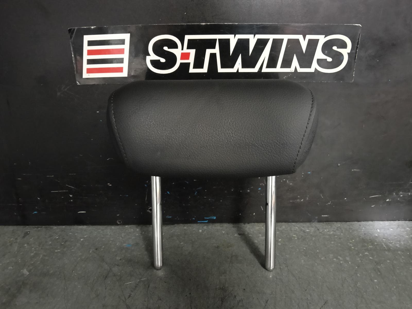 Used auto part listing image: 2020 AUDI A5/S5 HEADREST F5, CENTRE REAR, LEATHER, BLACK, 11/16- 0000394711