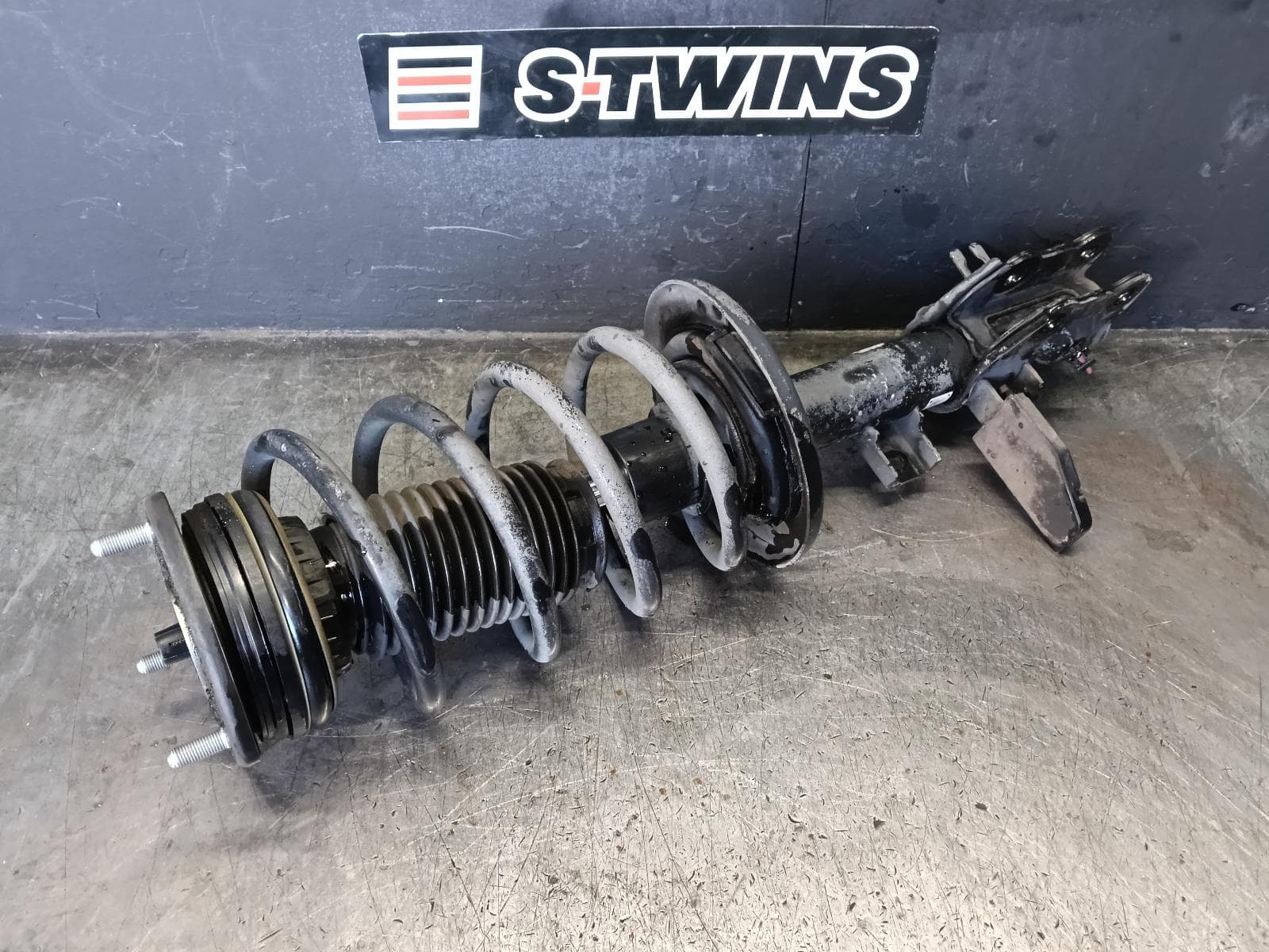 Used auto part listing image: 2017 MAZDA CX9 RIGHT FRONT STRUT TC, 2.5, PETROL, AWD, 07/16-12/24 0000416264