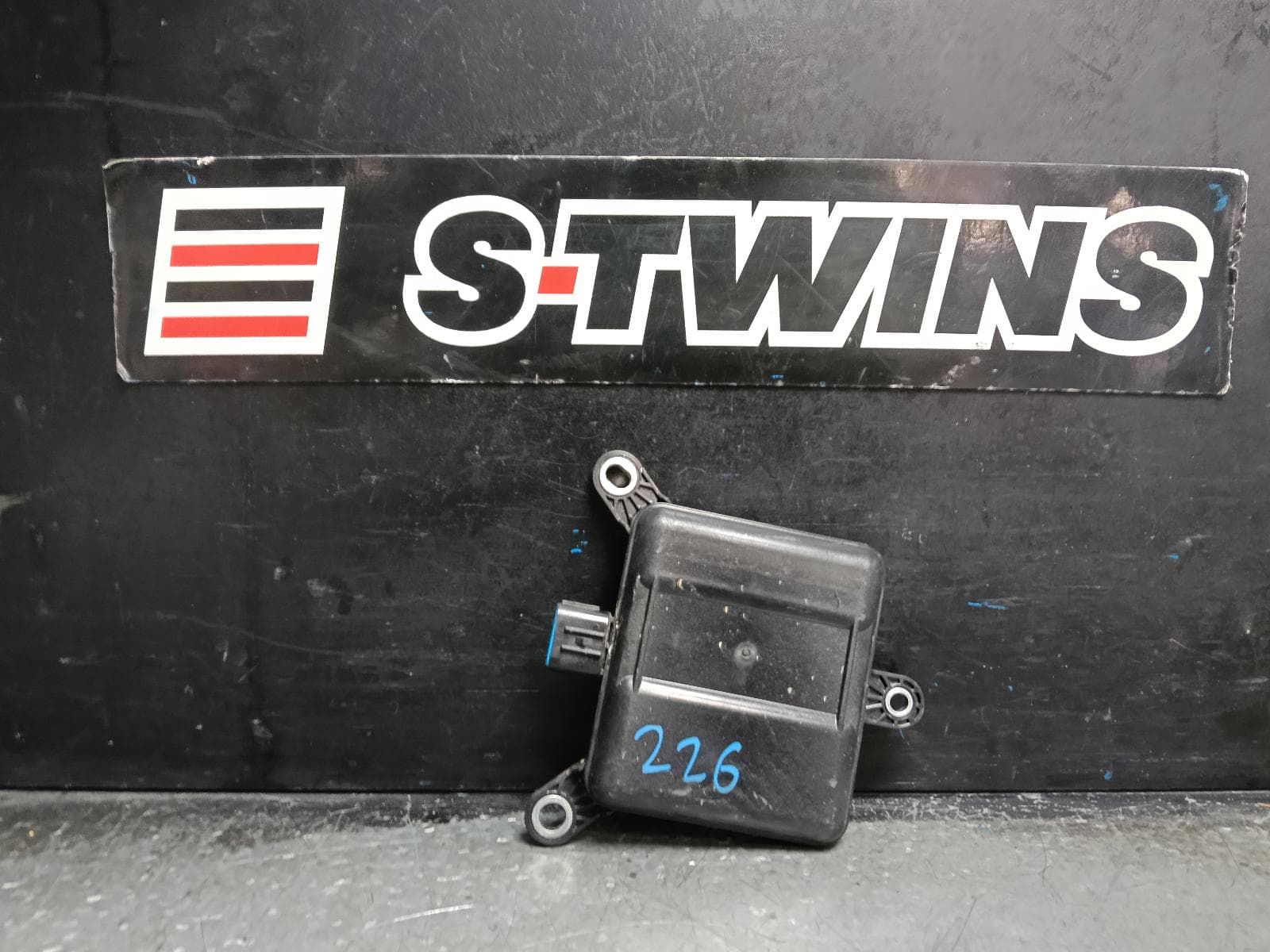 Used auto part listing image: 2019 MAZDA CX5 REVERSE CAMERA BLIND SPOT MONITOR SENSOR (RH REAR BEHIND BUMPER), KF, 02/17-08/22 0000416331