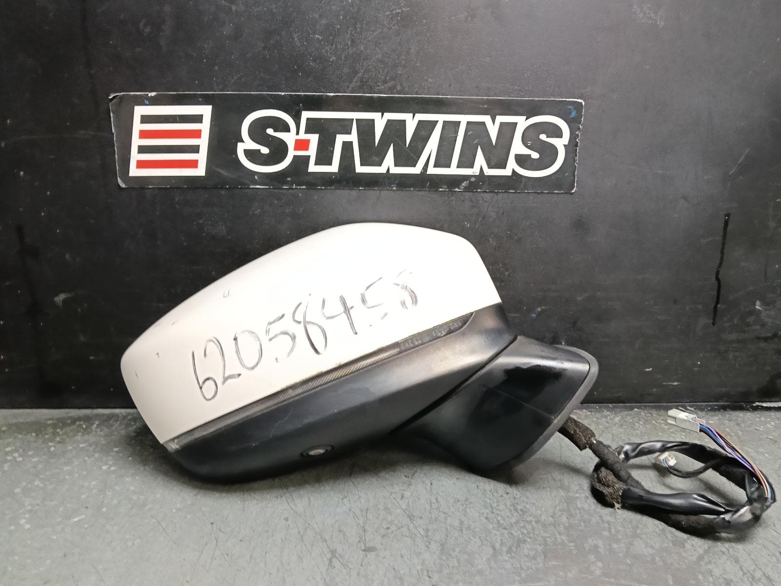 Used auto part listing image: 2019 MAZDA CX5 RIGHT DOOR MIRROR W/ AUTO POWER FOLD, CAMERA TYPE, COLOUR CODED, KF, 02/17- 0000416332