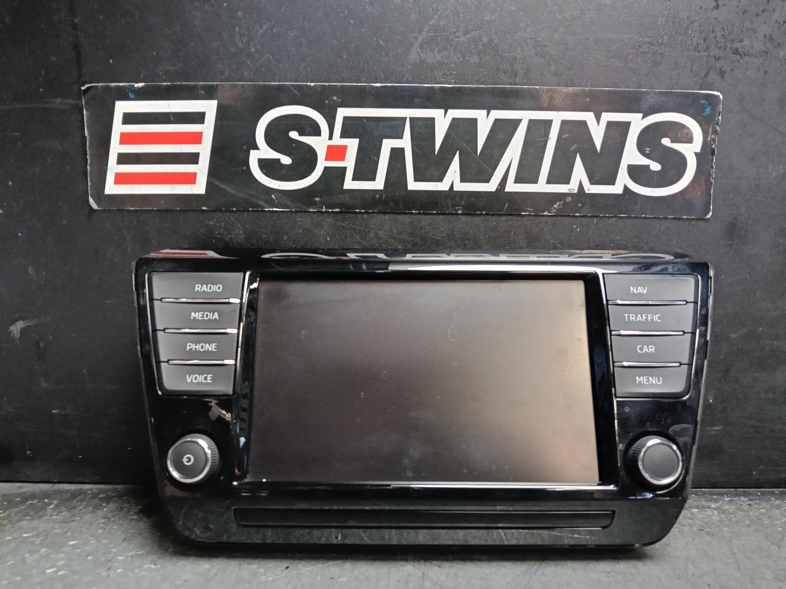 Used auto part listing image: 2016 SKODA SUPERB DISPLAY UNIT, 8IN TOUCHSCREEN, W/ SAT NAV TYPE, NP, 03/16-04/19 0000416381