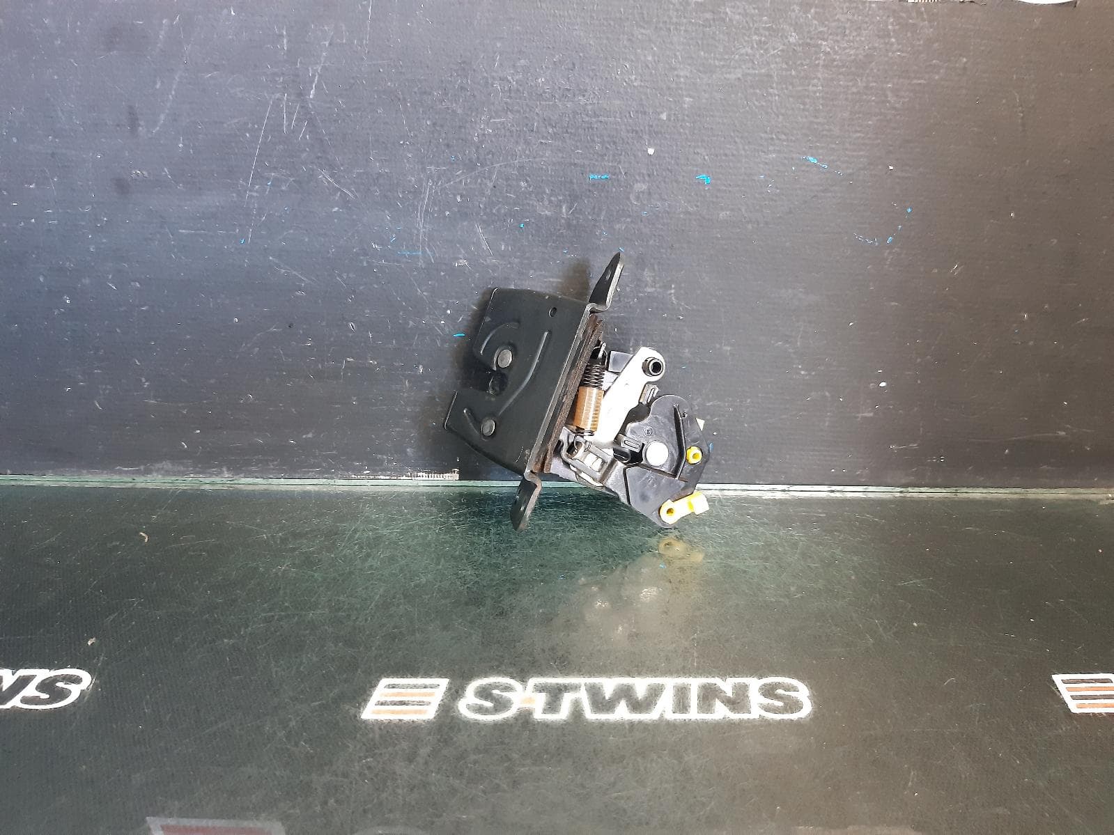Used auto part listing image: 2013 HOLDEN CAPTIVA DOOR BOOT GATE LOCK TAILGATE LOCK, CAPTIVA 7, CG, 12/13-06/18 0000370879