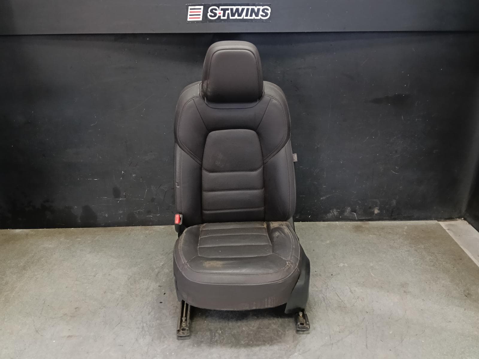 Used auto part listing image: 2019 MAZDA CX5 FRONT SEAT LH FRONT, KF, LEATHER, AKERA, 05/18-03/26 0000416324