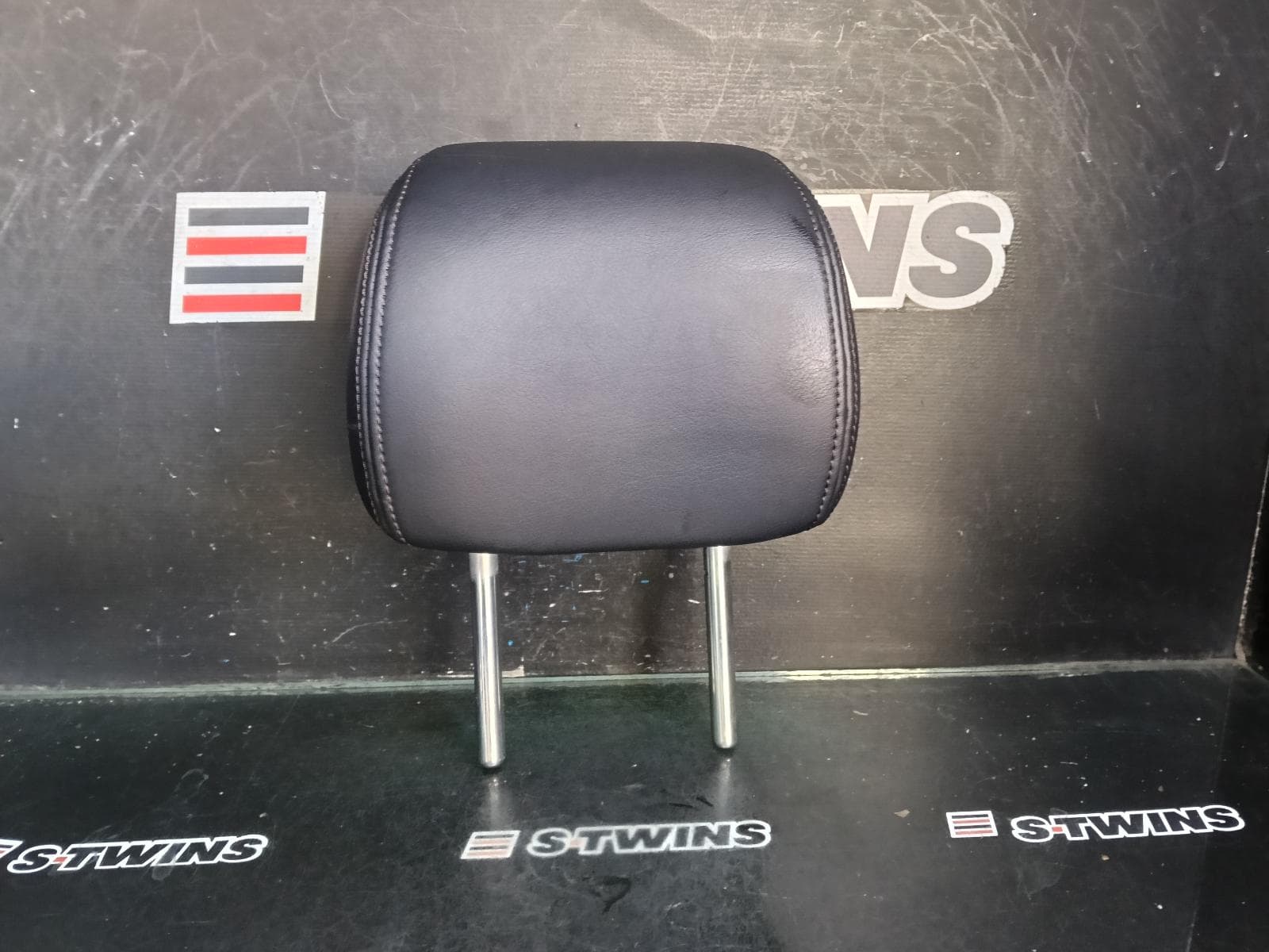 Used auto part listing image: 2017 MAZDA CX9 HEADREST TC, LH REAR 2ND ROW, LEATHER, BLACK, 07/16-12/24 0000416280