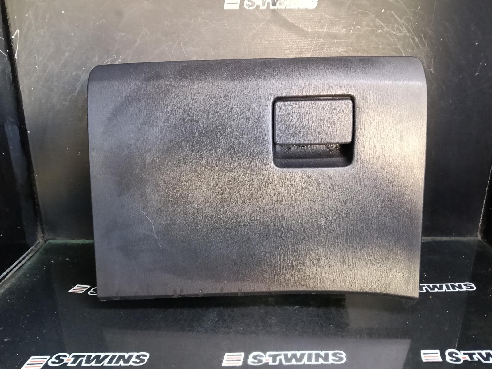 Used auto part listing image: 2017 MAZDA CX9 GLOVE BOX TC, 07/16-12/24 0000416270