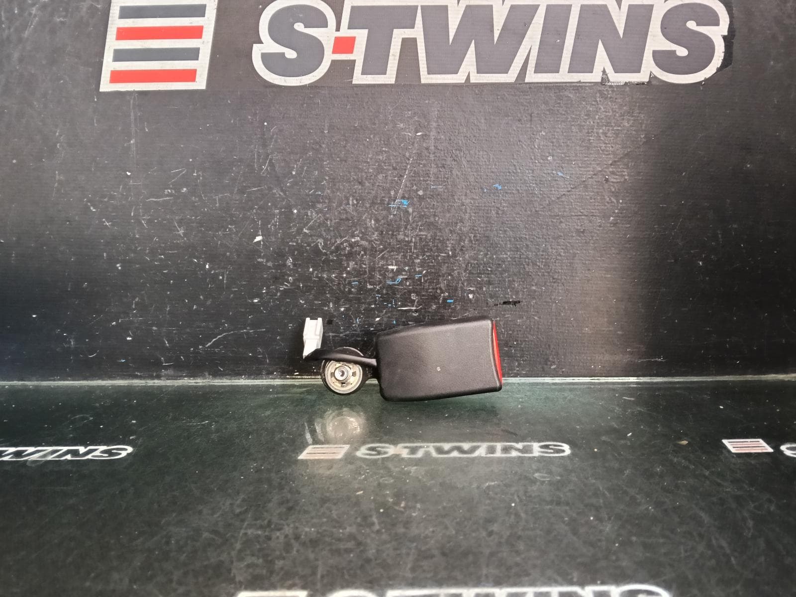Used auto part listing image: 2017 MAZDA CX9 SEAT BELT STALK RH REAR 2ND ROW, SEAT BELT STALK ONLY, TC, 07/16-12/24 0000416277
