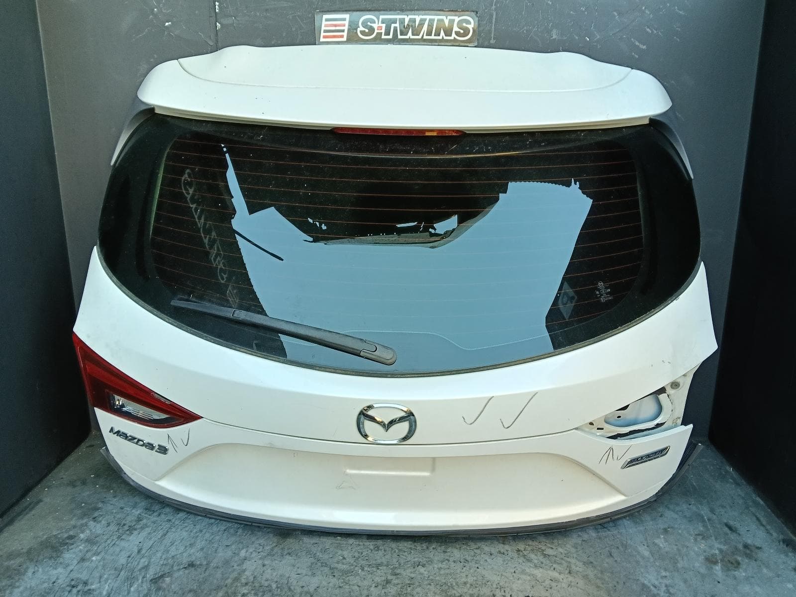 Used auto part listing image: 2014 MAZDA 3 BOOTLID TAILGATE TAILGATE, BM-BN, W/ REVERSE CAMERA, 11/13-02/19 0000416422
