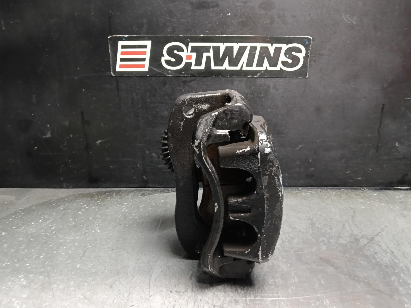Used auto part listing image: 2018 VOLKSWAGEN AMAROK CALIPER RH FRONT, 2H, 4 WHEEL DISC TYPE, 09/16-09/22 0000416420
