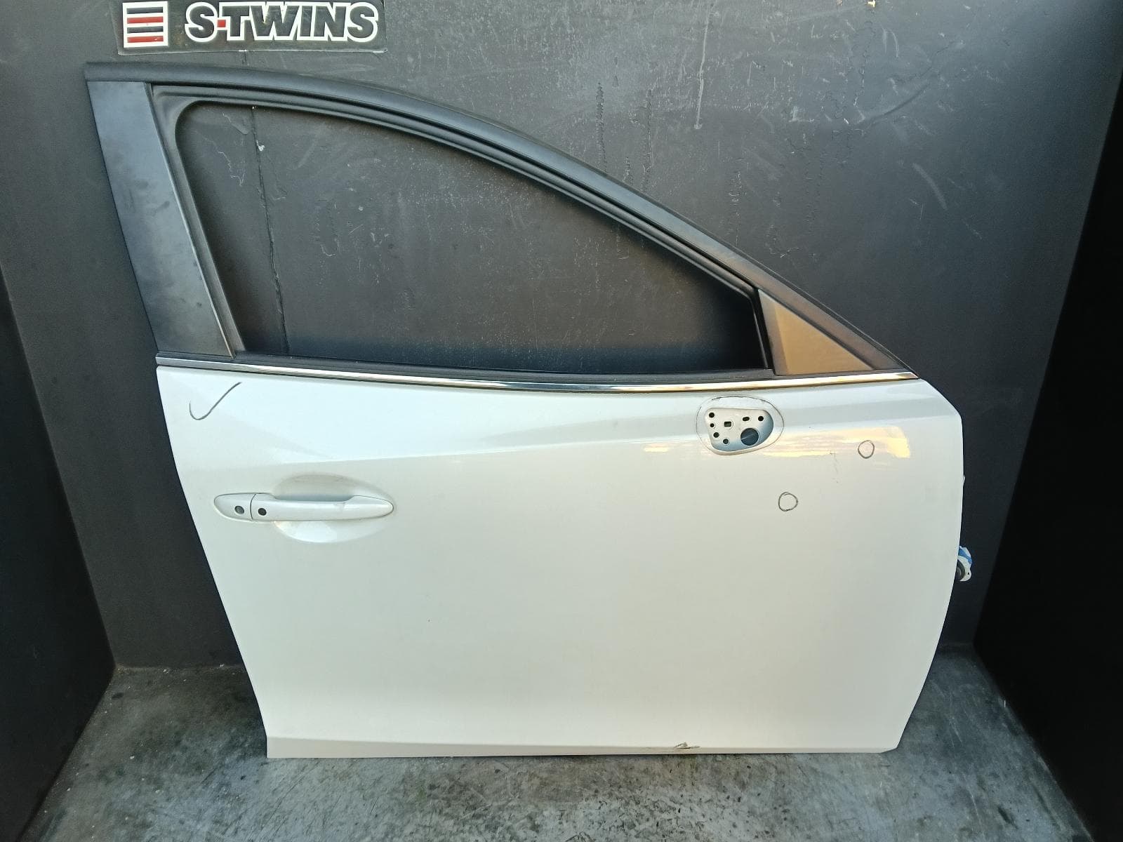 Used auto part listing image: 2014 MAZDA 3 RIGHT FRONT DOOR BM-BN, SEDAN/HATCH, 11/13-02/19 0000416426