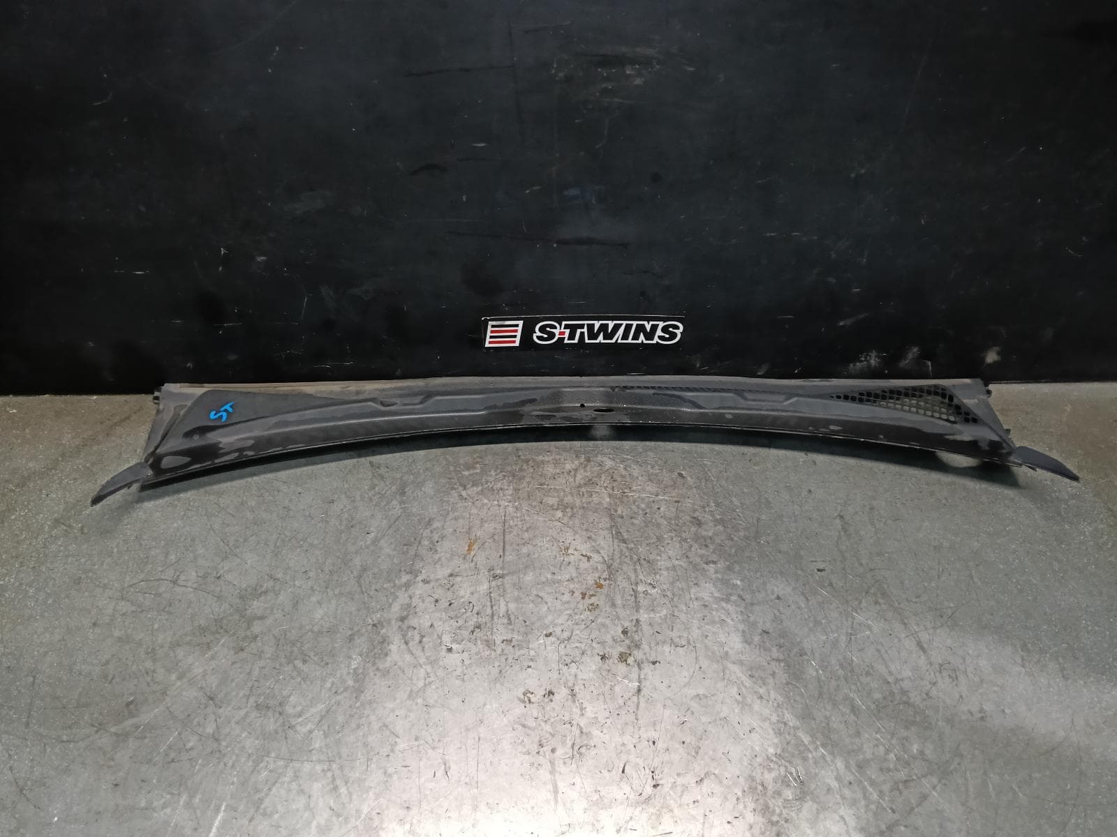 Used auto part listing image: 2018 VOLKSWAGEN AMAROK PLENUM CHAMBER 2H, 02/11-09/22 0000416436