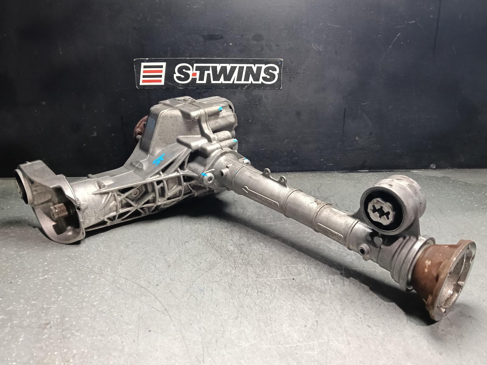 Used auto part listing image: 2018 VOLKSWAGEN AMAROK DIFFERENTIAL CENTRE FRONT, AUTO T/M TYPE, 3.7 RATIO, 10/10-09/22 0000416437