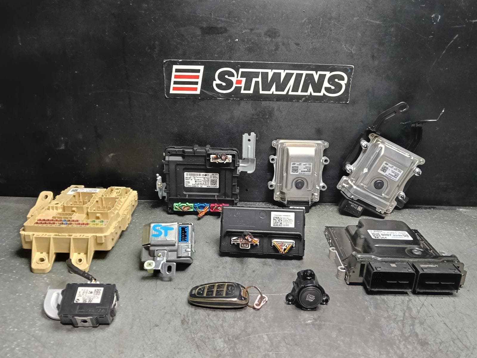 Used auto part listing image: 2023 HYUNDAI TUCSON NX4, ENGINE ECU, DIESEL, 2.0, TURBO, D4HD CODE, SEC SET (ECU/IMM/READER/KEY), 02/21-01/24 0000416471