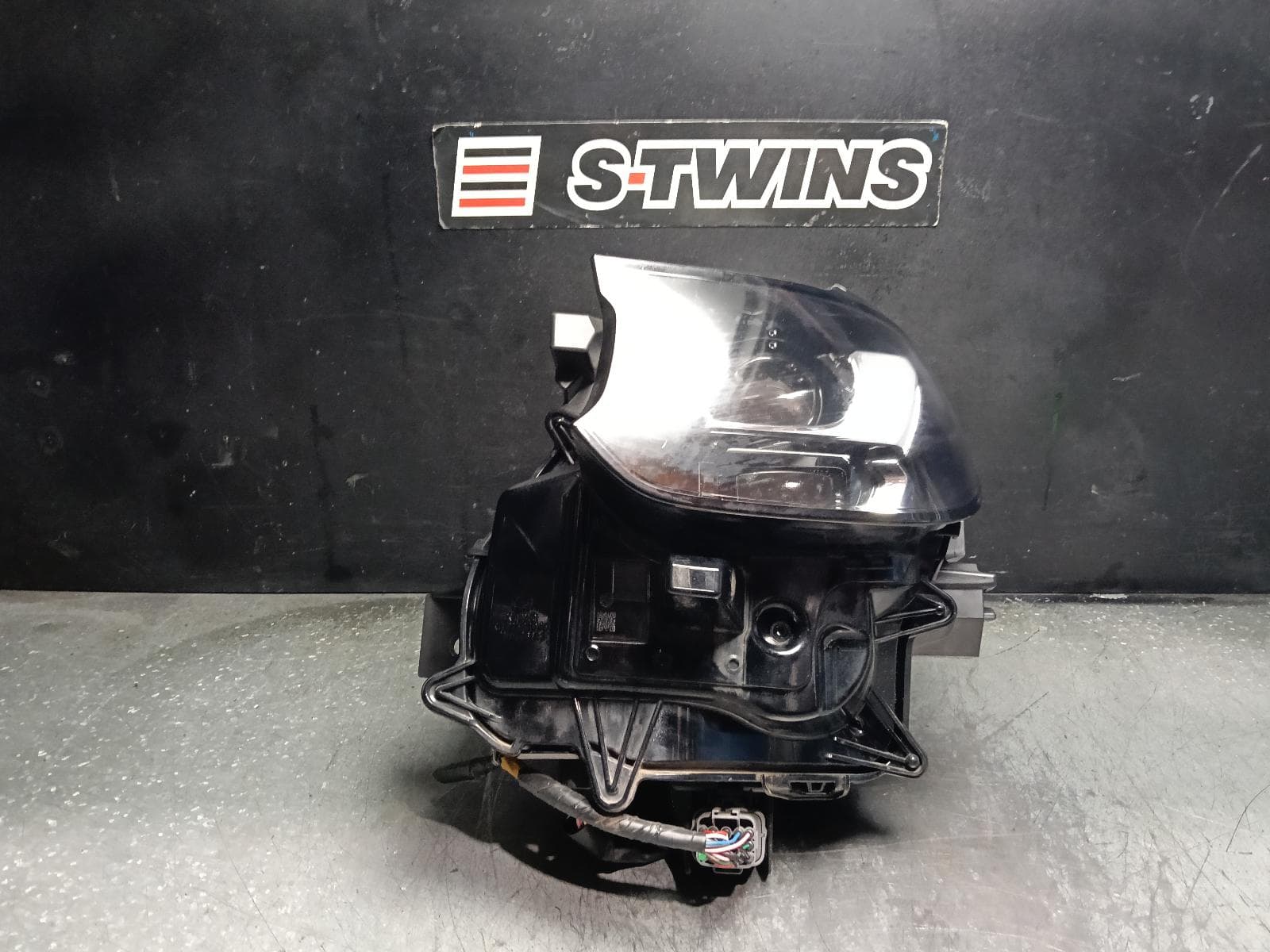 Used auto part listing image: 2024 MAZDA CX60 LEFT HEADLAMP KH, ADAPTIVE LED, W/ DARK SIGNATURE TYPE, 04/22- 0000416392
