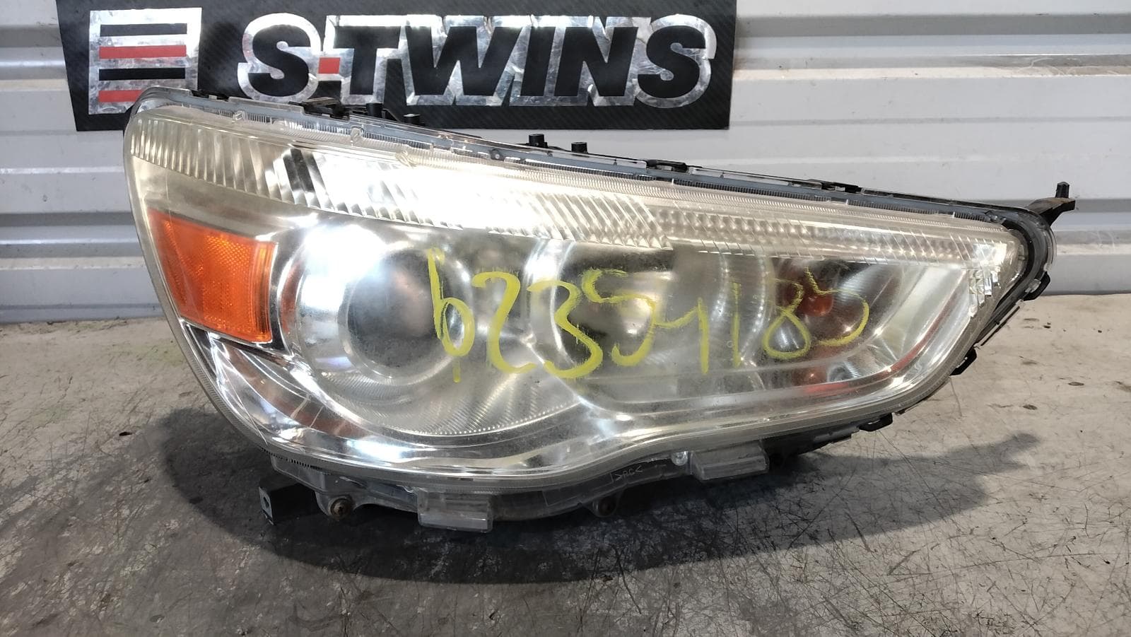 Used auto part listing image: 2014 MITSUBISHI ASX RIGHT HEADLAMP XB-XC, HALOGEN, W/ DAYTIME RUNNING LAMP TYPE, 04/14-07/19 0000416123
