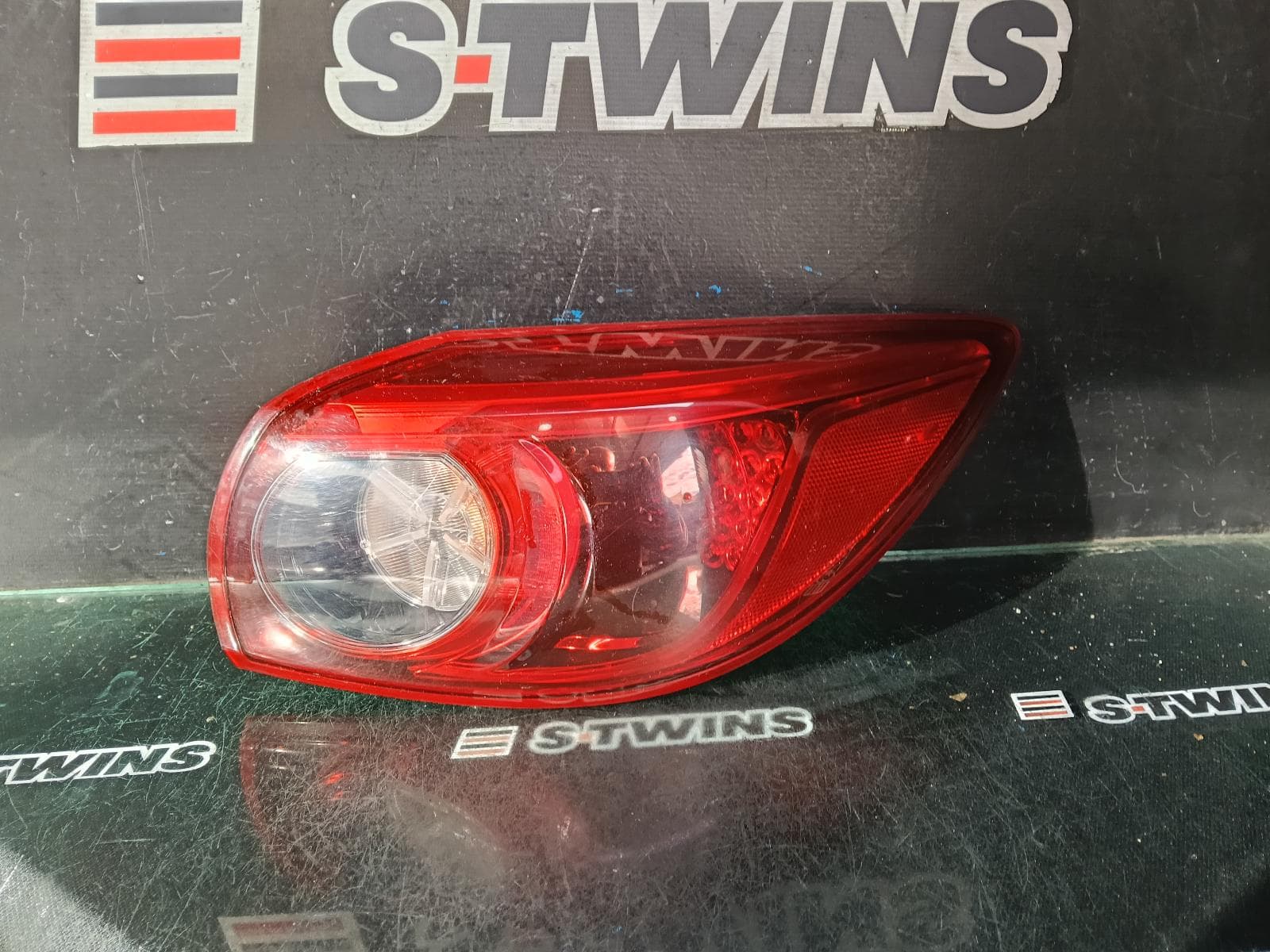 Used auto part listing image: 2014 MAZDA 3 RIGHT TAILLIGHT BM-BN, HATCH, LED TYPE, 11/13-02/19 0000416519