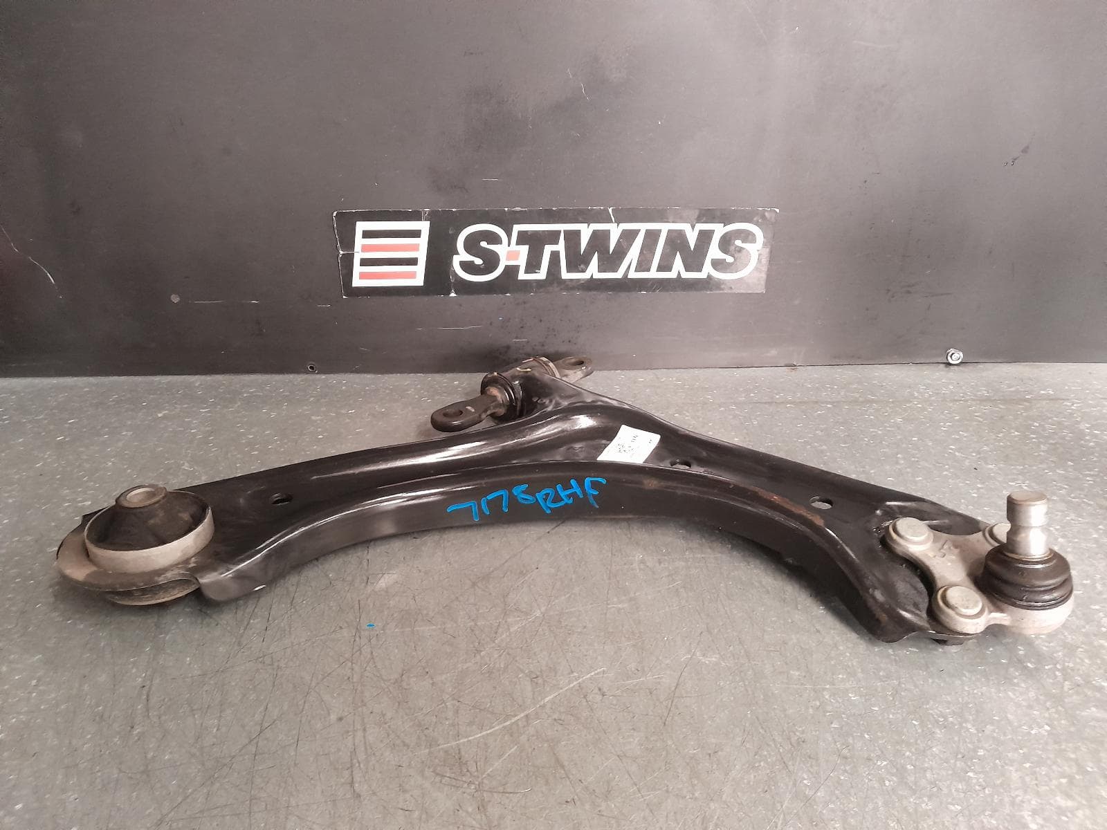 Used auto part listing image: 2022 HYUNDAI TUCSON RIGHT FRONT LOWER CONTROL ARM NX4, 02/21- 0000334544
