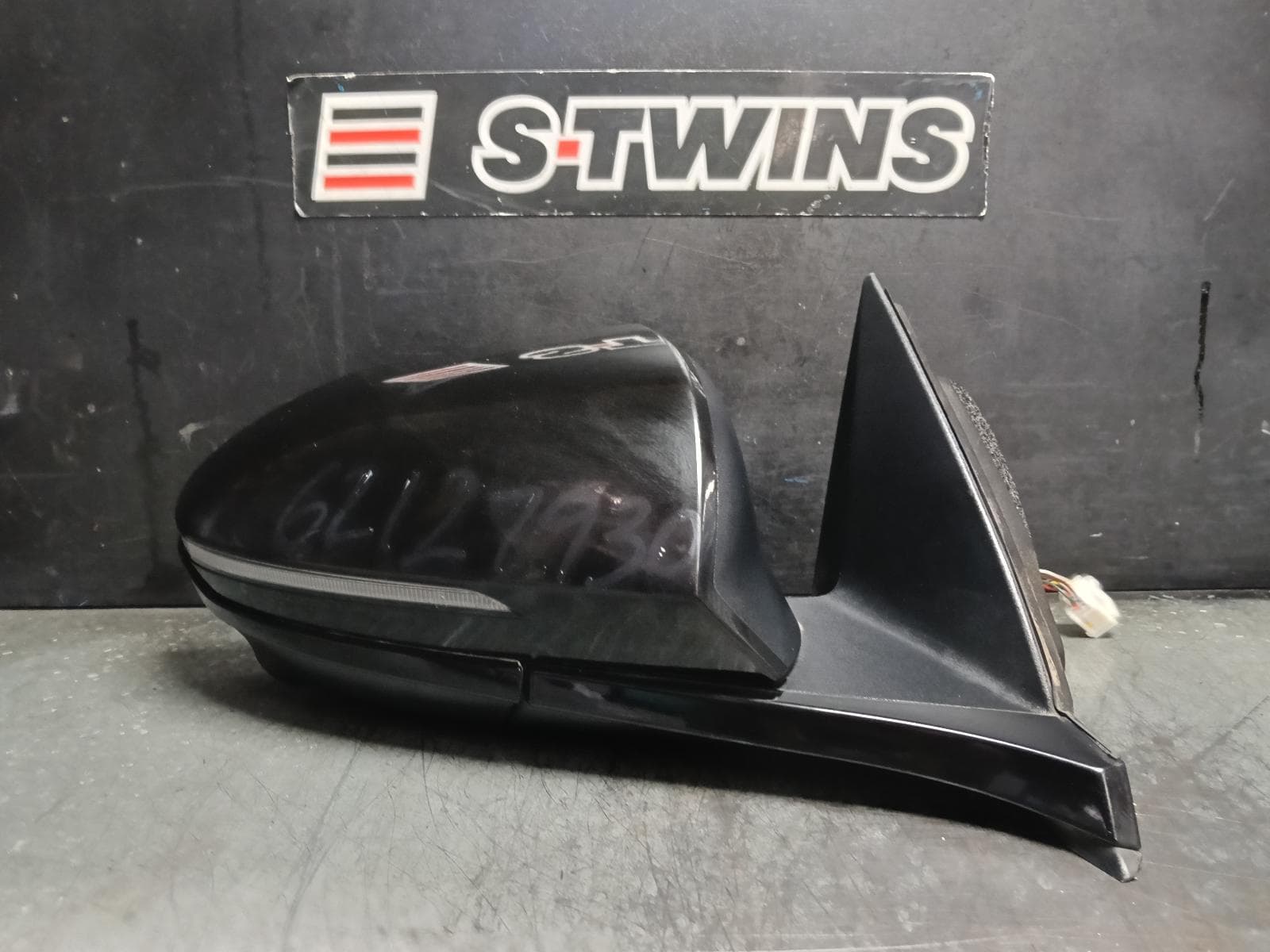 Used auto part listing image: 2023 HYUNDAI TUCSON RIGHT DOOR MIRROR NX4, W/ POWER FOLDING & HEATED TYPE, HIGH GLOSS BLACK, 02/21-01/24 0000416460