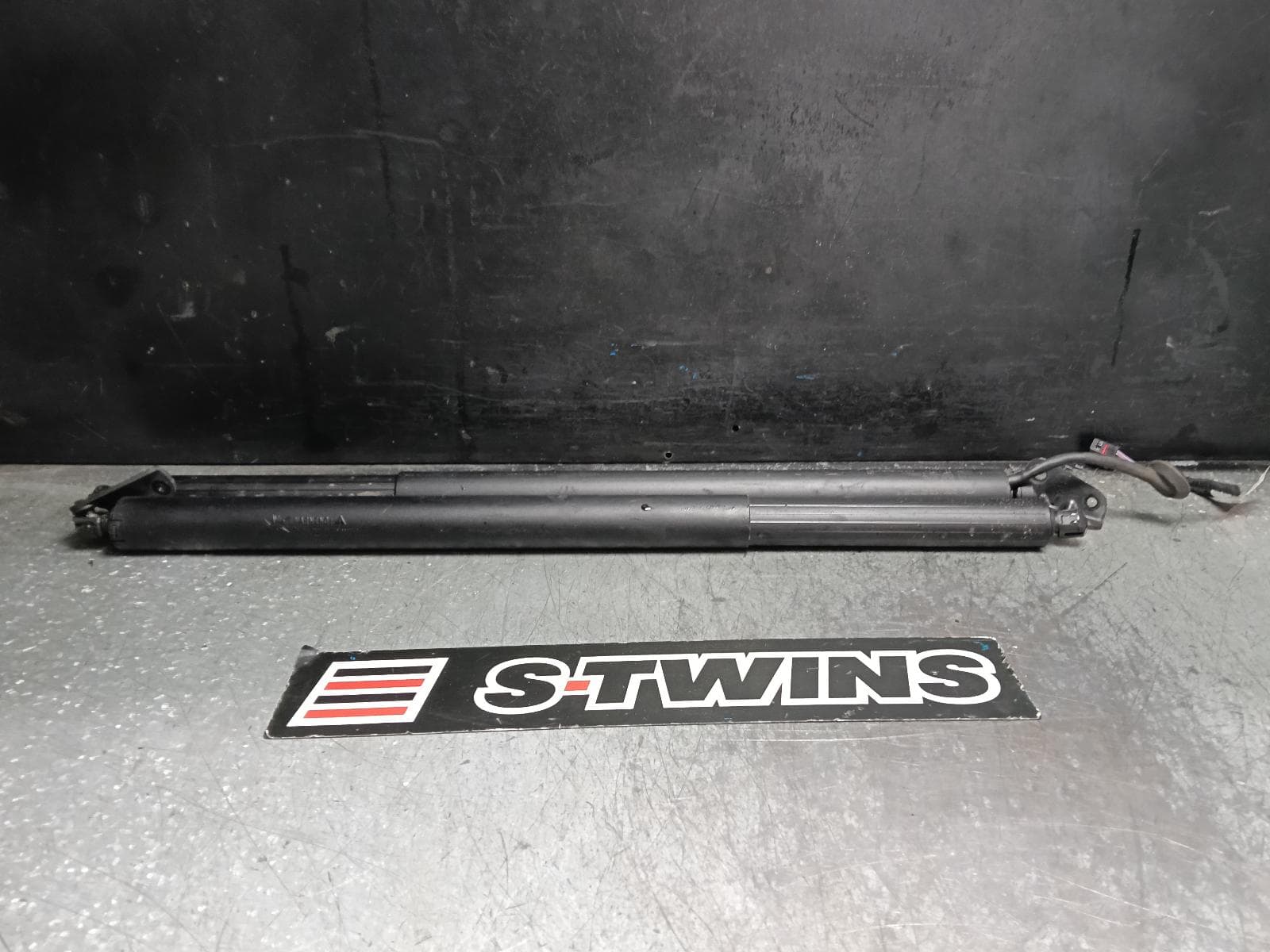 Used auto part listing image: 2023 HYUNDAI TUCSON HATCH STRUT NX4, TAILGATE STRUT (PAIR), W/ POWER LIFT GATE TYPE, 02/21- 0000416475