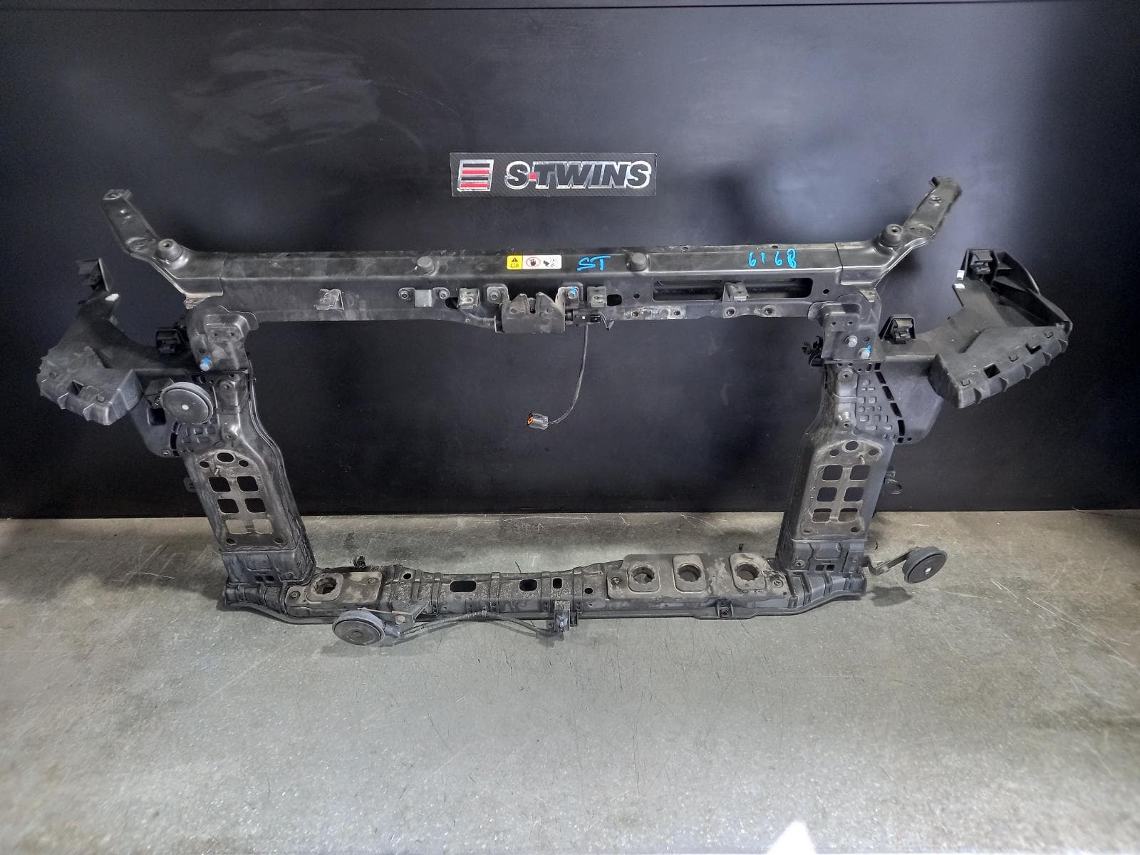 Used auto part listing image: 2013 HYUNDAI SANTA FE RADIATOR SUPPORT DM, DIESEL, 2.2, 06/12-05/15 0000236955