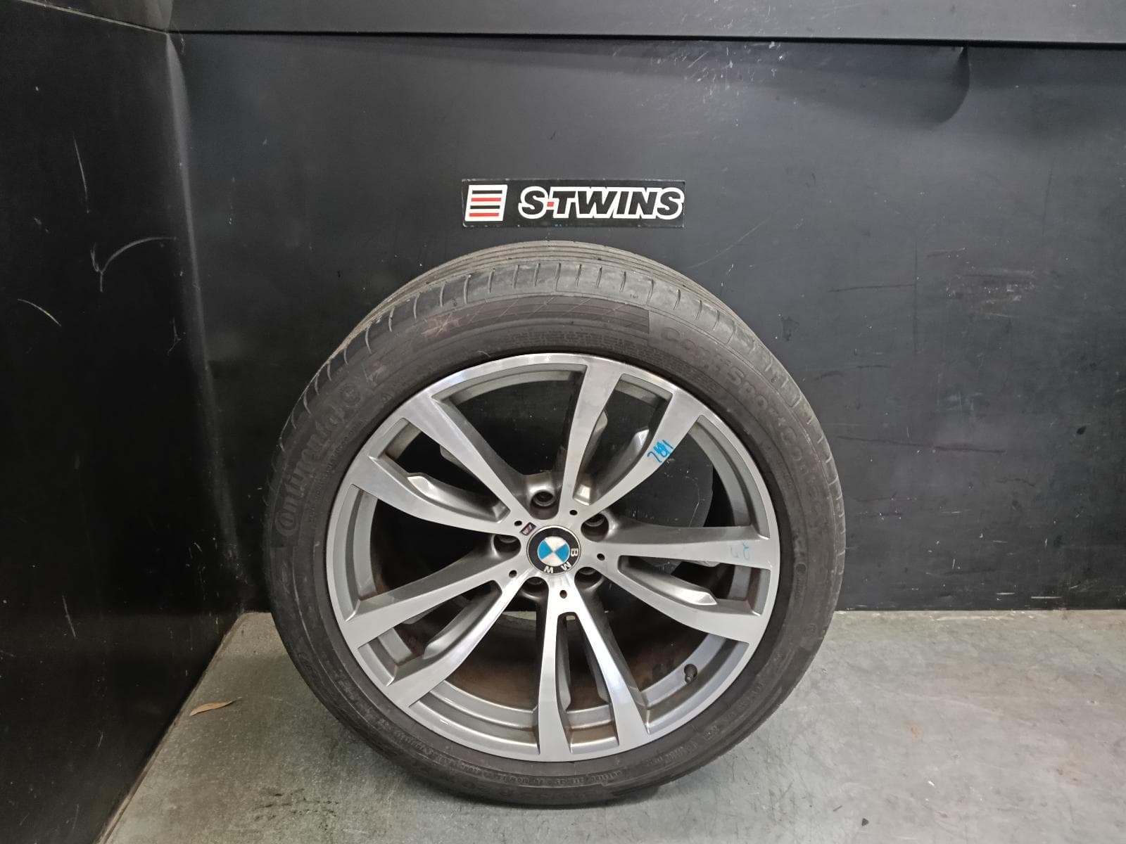 Used auto part listing image: 2015 BMW X5 WHEEL MAG FACTORY, 20X10IN (TYP469), FRONT, 5 TWIN SPOKE, F15, 09/13-07/18 0000416544