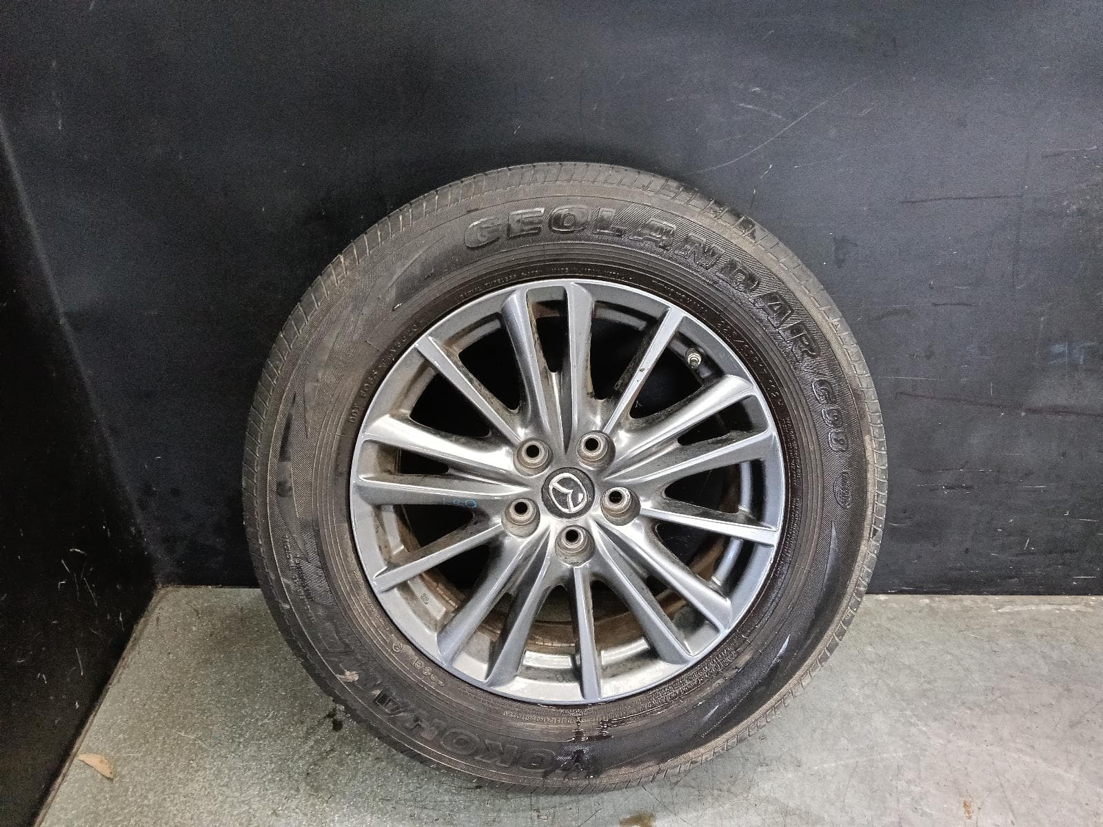 Used auto part listing image: 2020 MAZDA CX5 WHEEL MAG FACTORY, 17X7IN, MULTI SPOKE, GREY METALLIC, KF, 02/17-08/21 0000416559