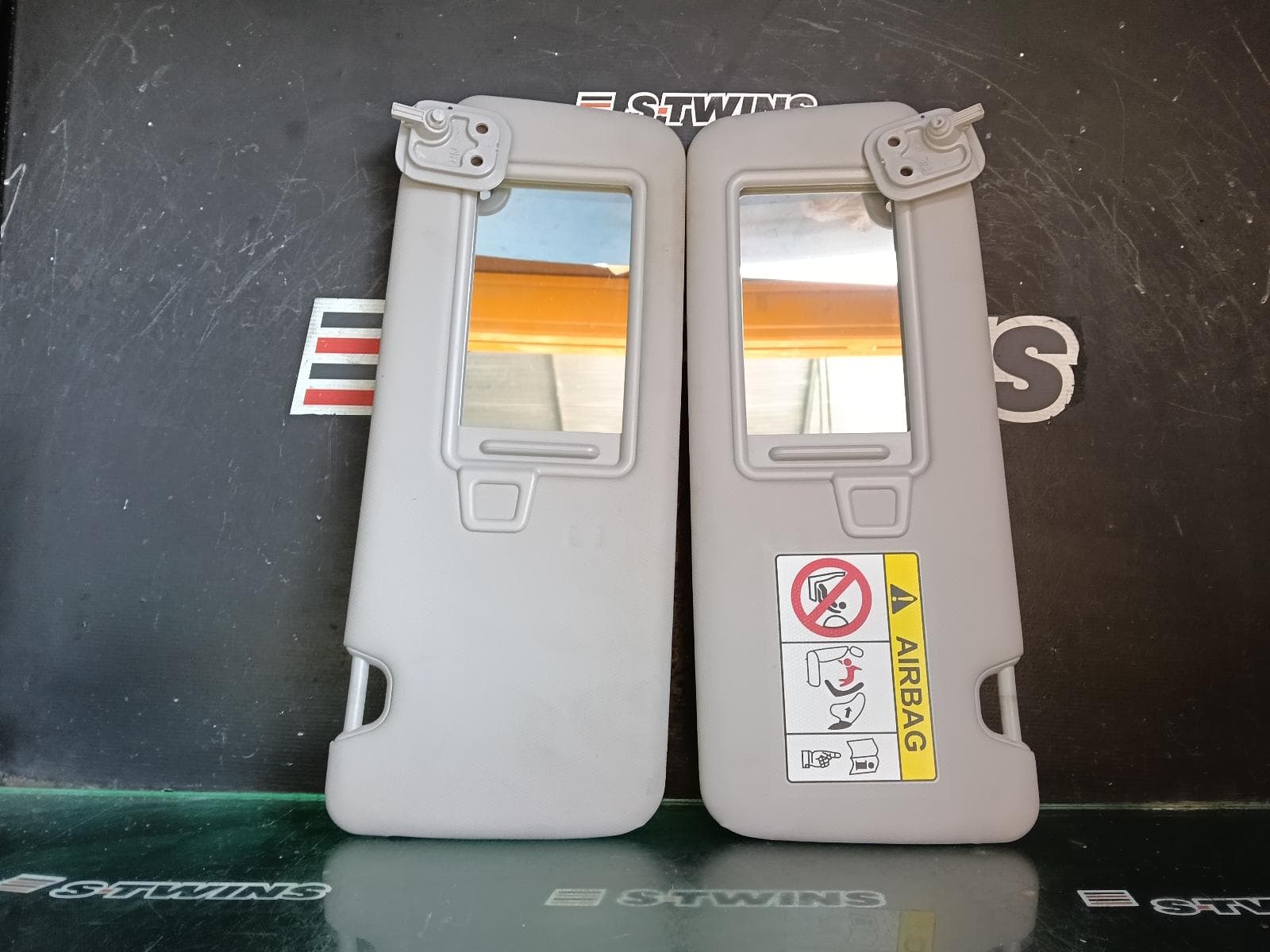 Used auto part listing image: 2017 HYUNDAI TUCSON SUNVISOR TL, PAIR, 06/15-01/21 0000416561