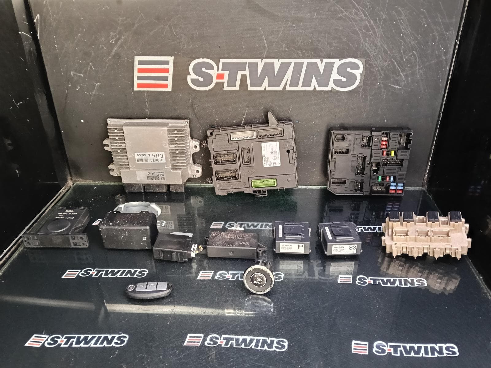 Used auto part listing image: 2018 NISSAN QASHQAI ENGINE ECU, 2.0, PETROL, SEC SET (ECU/IMM/READER/KEY), MR20, J11, 12/13-07/21 0000392167