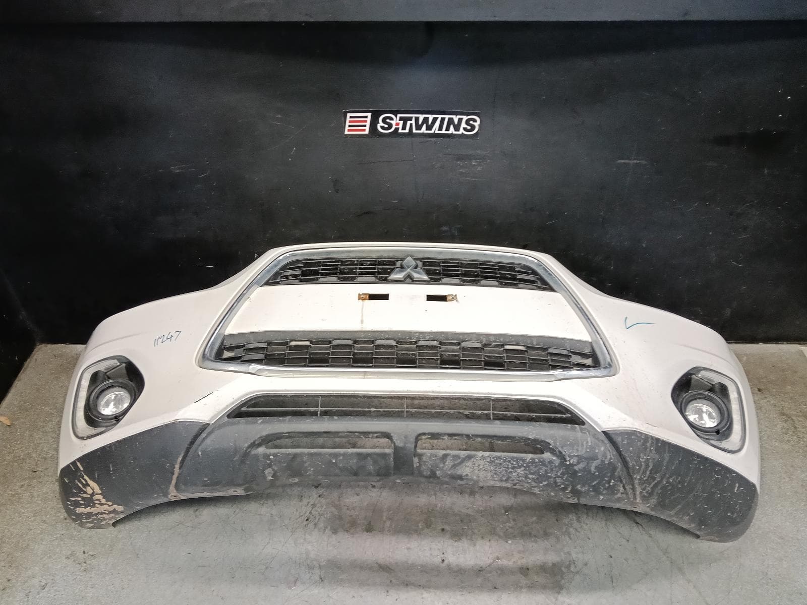 Used auto part listing image: 2014 MITSUBISHI ASX FRONT BUMPER BUMPER BAR, XB, NON FLARE HOLE TYPE, 07/12-03/15 0000416183