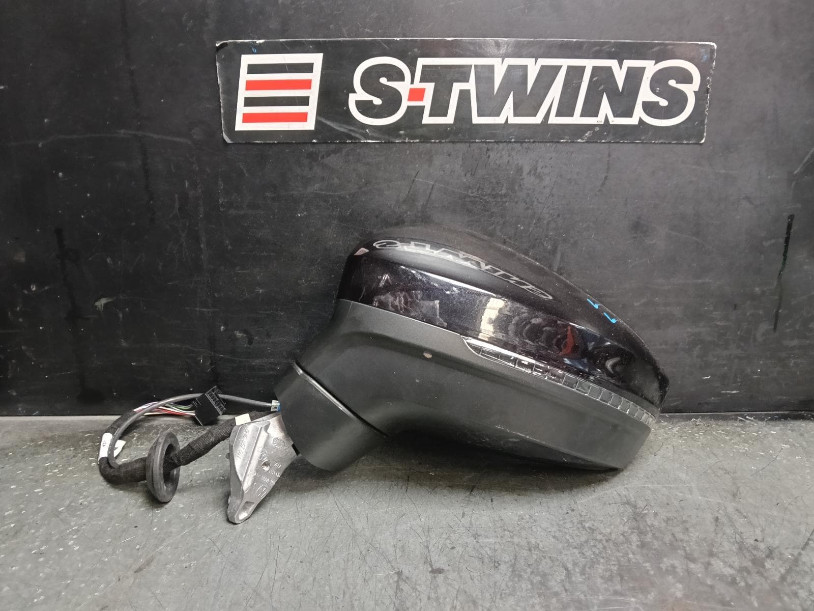 Used auto part listing image: 2023 VOLKSWAGEN TIGUAN LEFT DOOR MIRROR 5NA, POWER FOLD, HEATED, W/ MEMORY, W/ SIDE ASSIST & CAMERA TYPE, 06/21-02/24 0000416484
