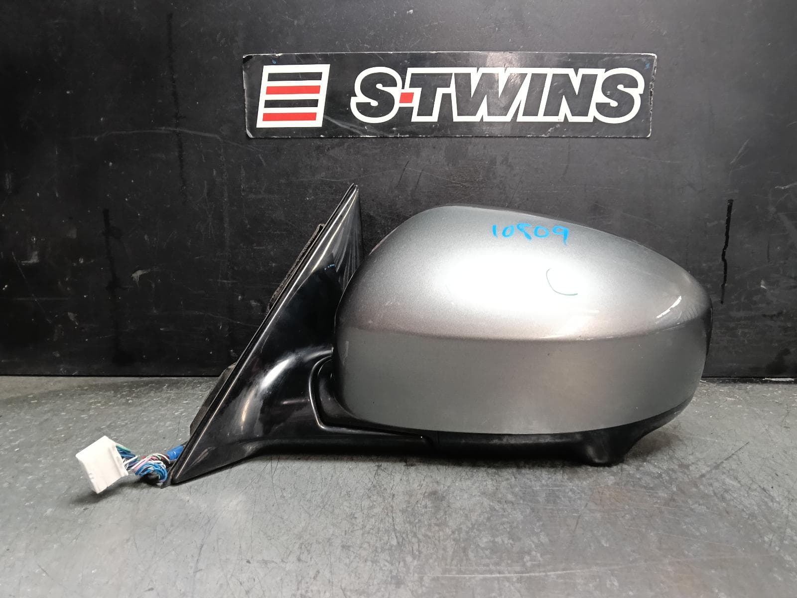Used auto part listing image: 2014 INFINITI QX70 LEFT DOOR MIRROR W/ CAMERA TYPE, S51, 10/13-12/19 0000416481