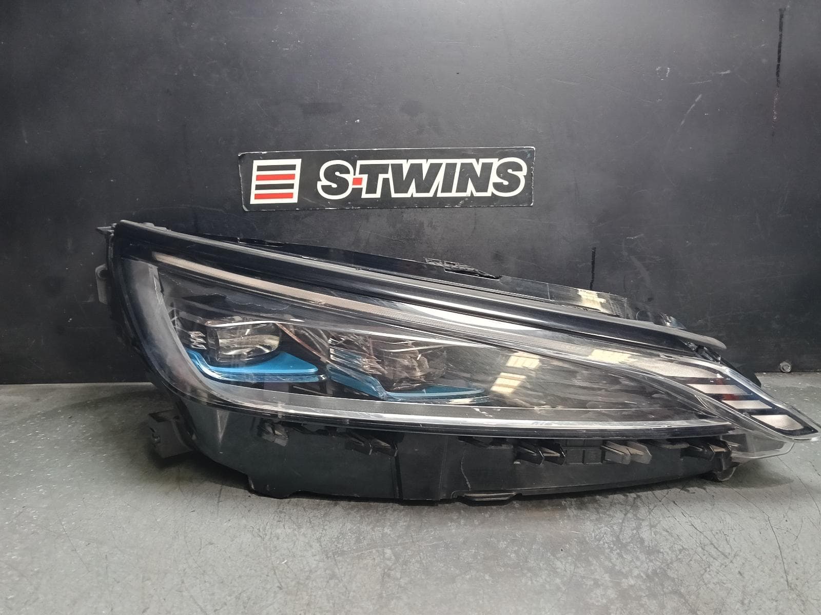 Used auto part listing image: 2022 BYD ATTO 3 RIGHT HEADLAMP 2ND GEN, W/ LED TYPE, 03/22- 0000416478