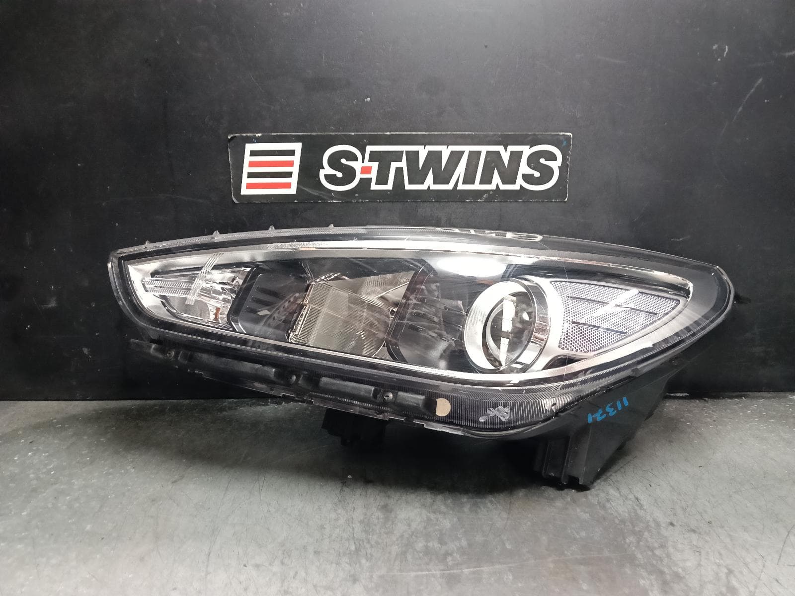 Used auto part listing image: 2018 HYUNDAI I30 LEFT HEADLAMP PD, W/ HALOGEN TYPE, HATCH (S. KOREA VIN KMHH), GO/ACTIVE/ELITE/SR, 03/17-07/20 0000415981