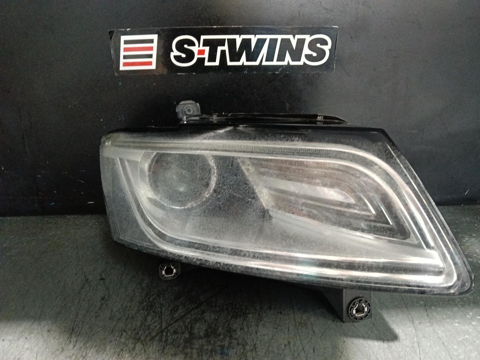Used auto part listing image: 2014 AUDI Q5 RIGHT HEADLAMP 8R, XENON, ADAPTIVE TYPE, 11/12-01/17 0000392018