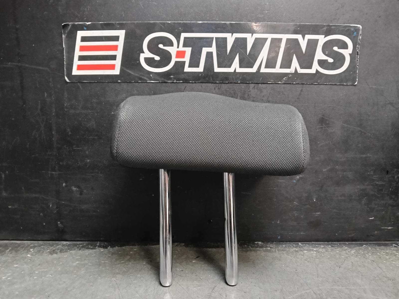 Used auto part listing image: 2018 TOYOTA KLUGER HEADREST XU50 SERIES, CENTRE REAR 2ND ROW, CLOTH, GREY, 03/14-02/21 0000416663