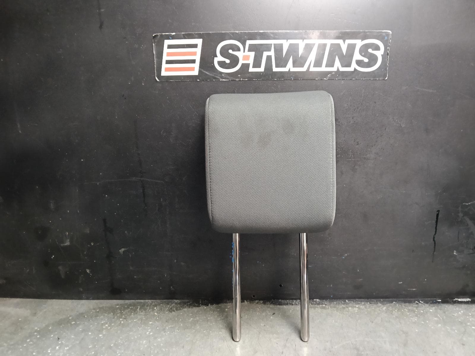 Used auto part listing image: 2018 TOYOTA KLUGER HEADREST XU50 SERIES, RH REAR 3RD ROW, CLOTH, GREY, 03/14-02/21 0000416662