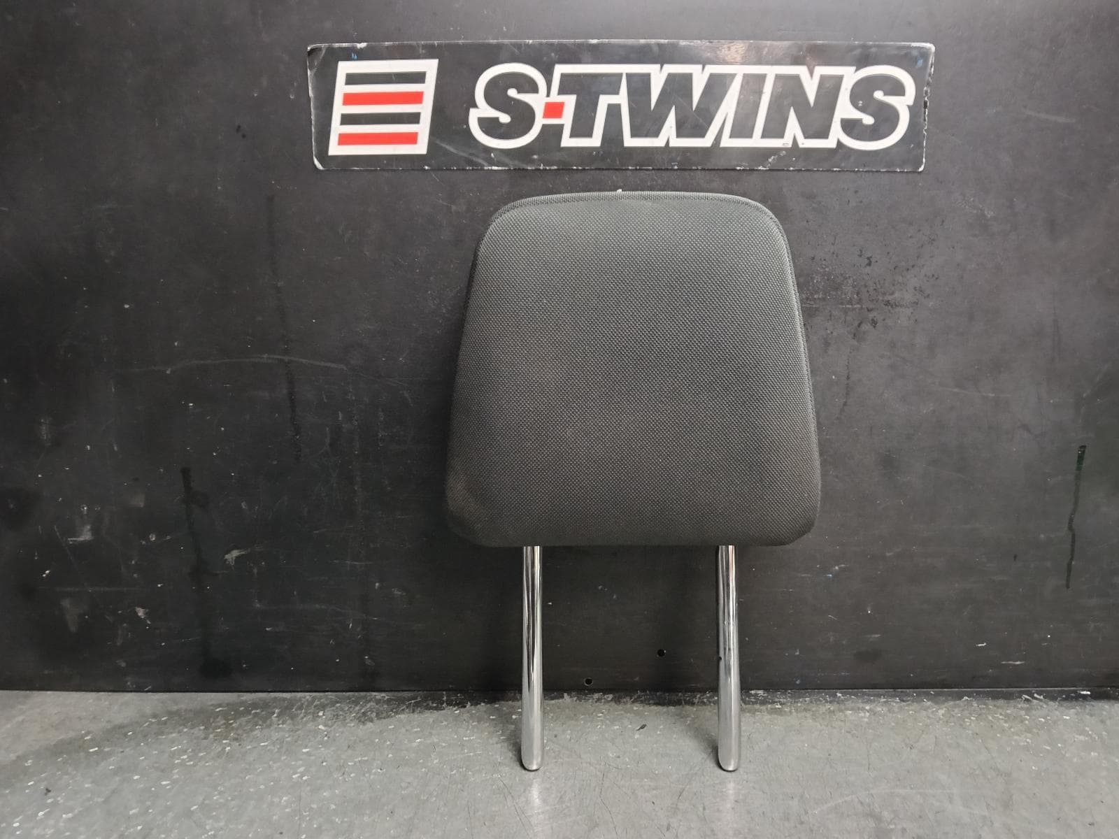 Used auto part listing image: 2018 TOYOTA KLUGER HEADREST XU50 SERIES, LH REAR 2ND ROW, CLOTH, GREY, 03/14-02/21 0000416659