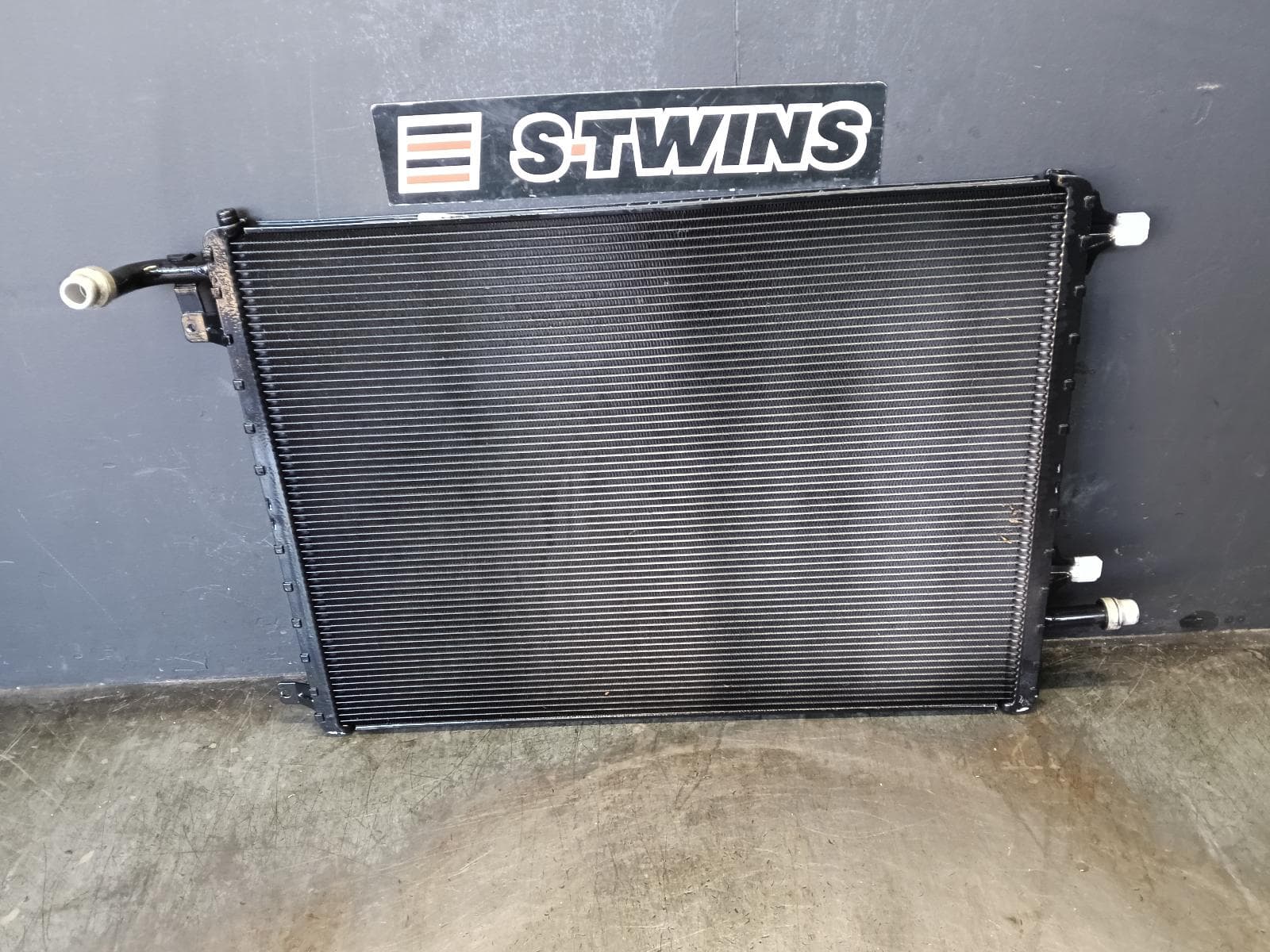 Used auto part listing image: 2018 LAND ROVER DISCOVERY SPORT RADIATOR AUTO, SECONDARY RADIATOR (CLOSEST TO BUMPER), DIESEL, 2.0, TWIN TURBO, L550, 07/16-06/19 0000416533
