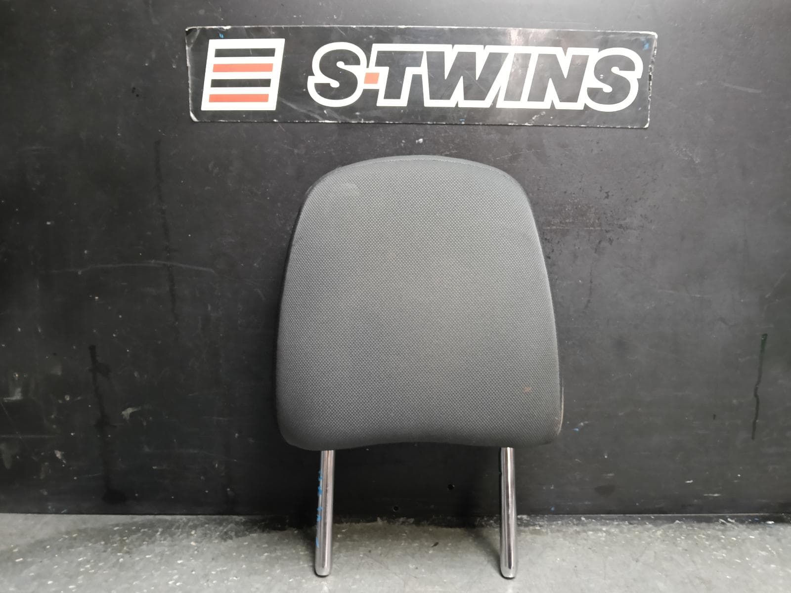 Used auto part listing image: 2018 TOYOTA KLUGER HEADREST XU50 SERIES, RH FRONT, CLOTH, GREY, 03/14-02/21 0000416658