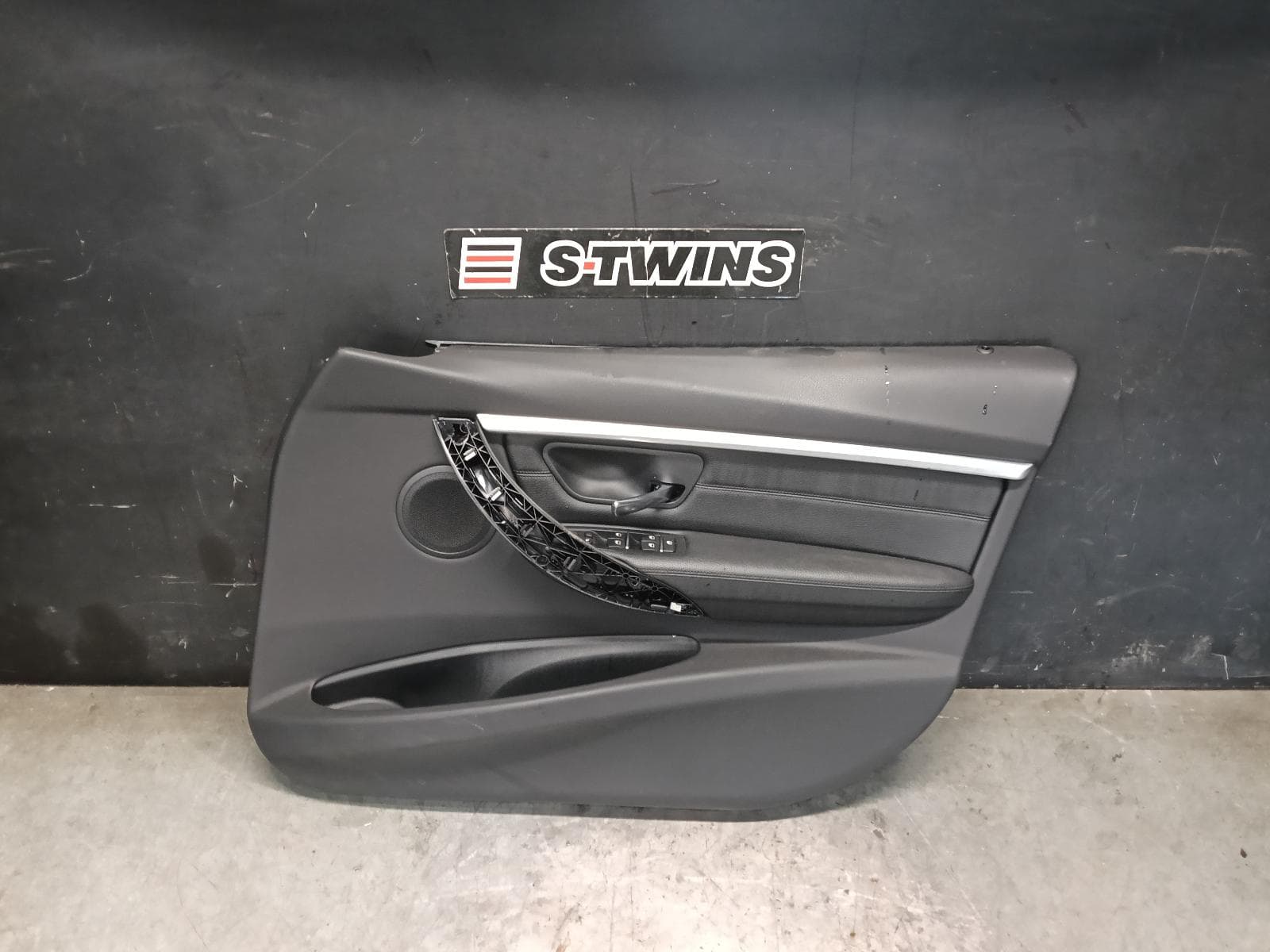 Used auto part listing image: 2018 BMW 3 SERIES DOOR TRIM LH FRONT, F30, SEDAN, LEATHER, 02/12-12/19 0000416723